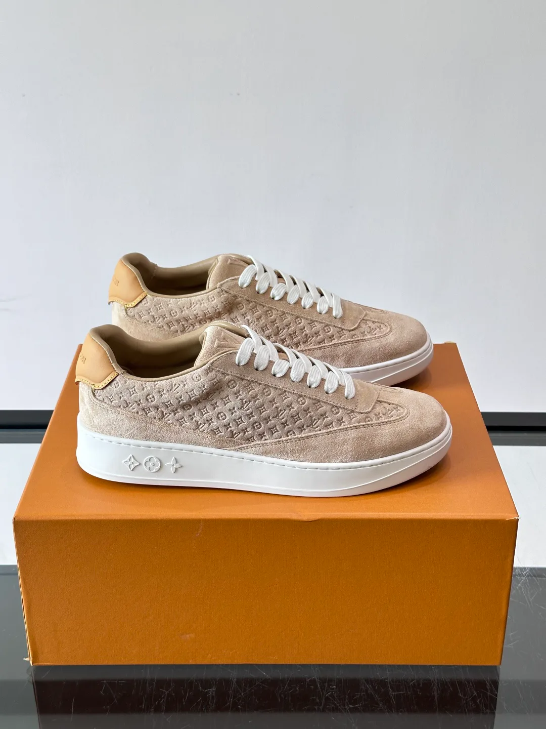 Men's Sneakers LOUIS VUITTON 17646125
