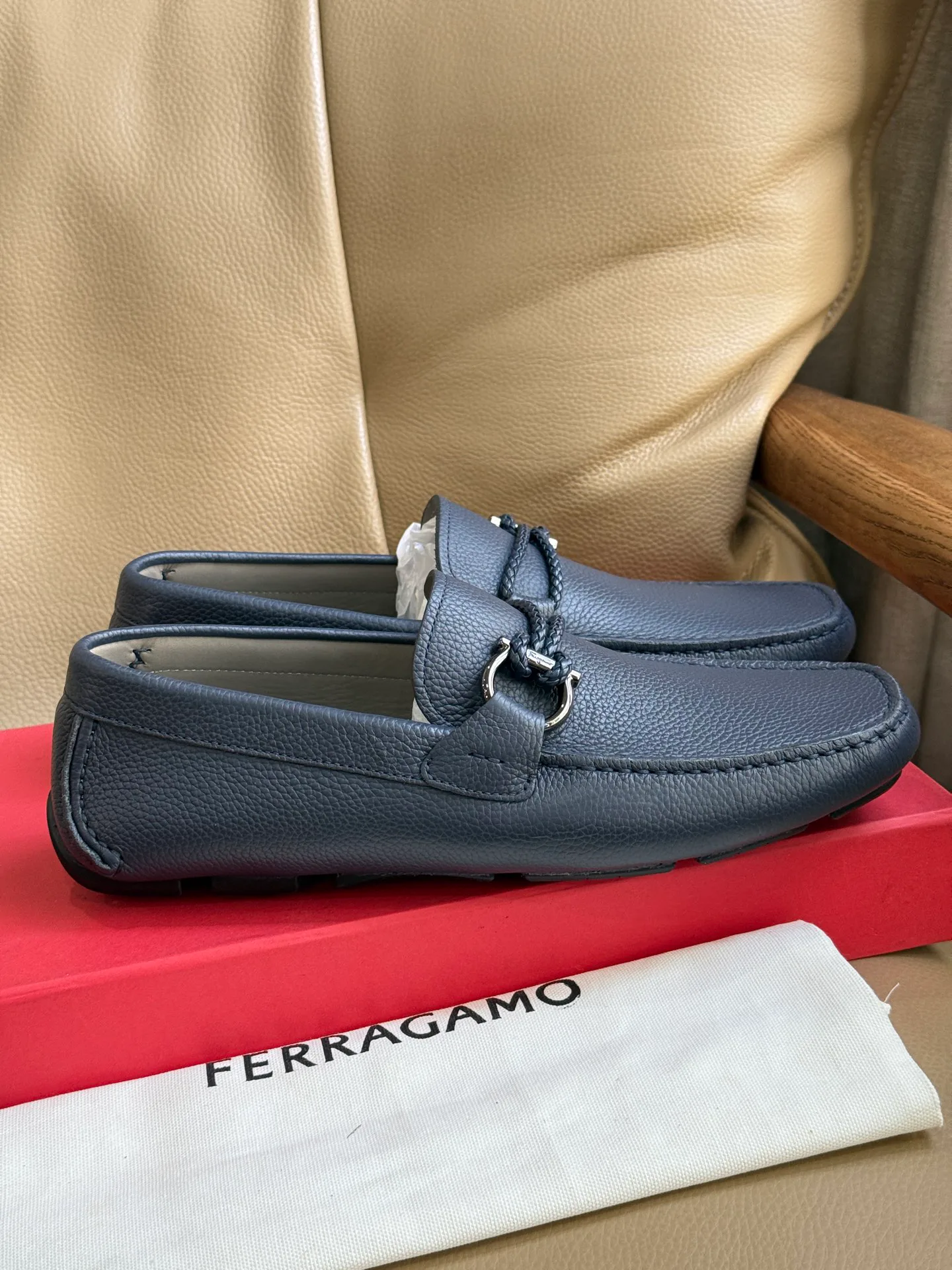 Men's Loafers And Dress Shoes SALVATORE FERRAGAMO 18117109