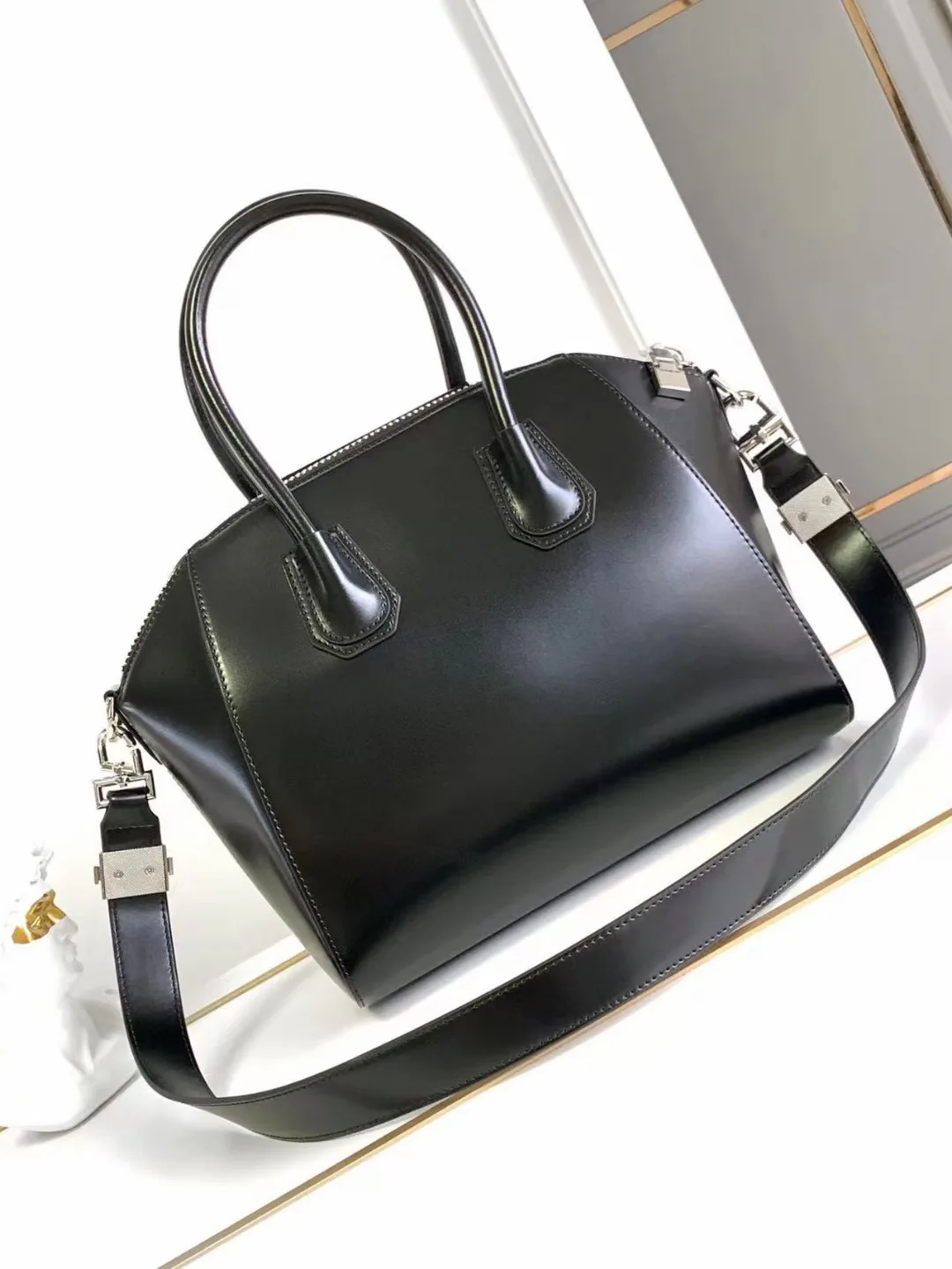 Women's Classic Handbags GIVENCHY 18452642