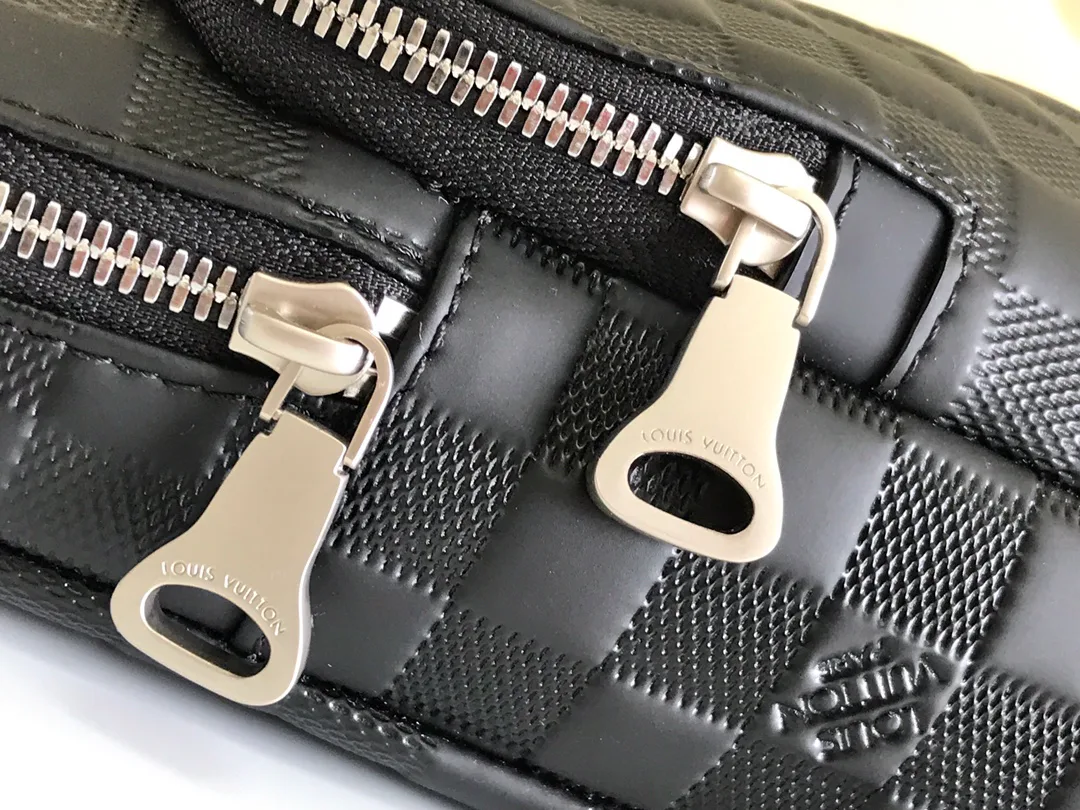 Men's Crossbody Bags LOUIS VUITTON 18558446