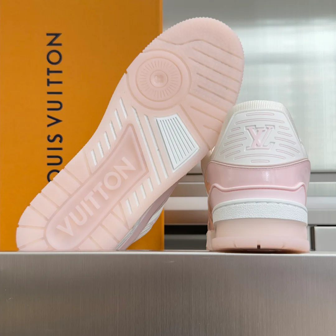Women's Sneakers LOUIS VUITTON 17483692