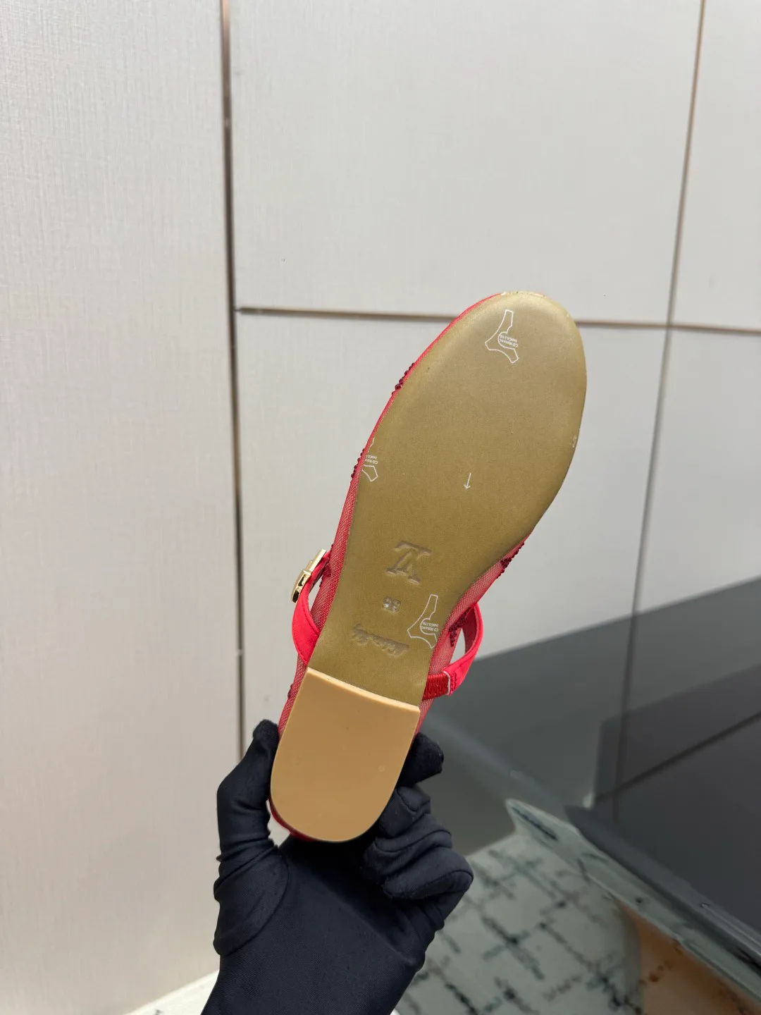 Women's Ballet Flats LOUIS VUITTON 17947018