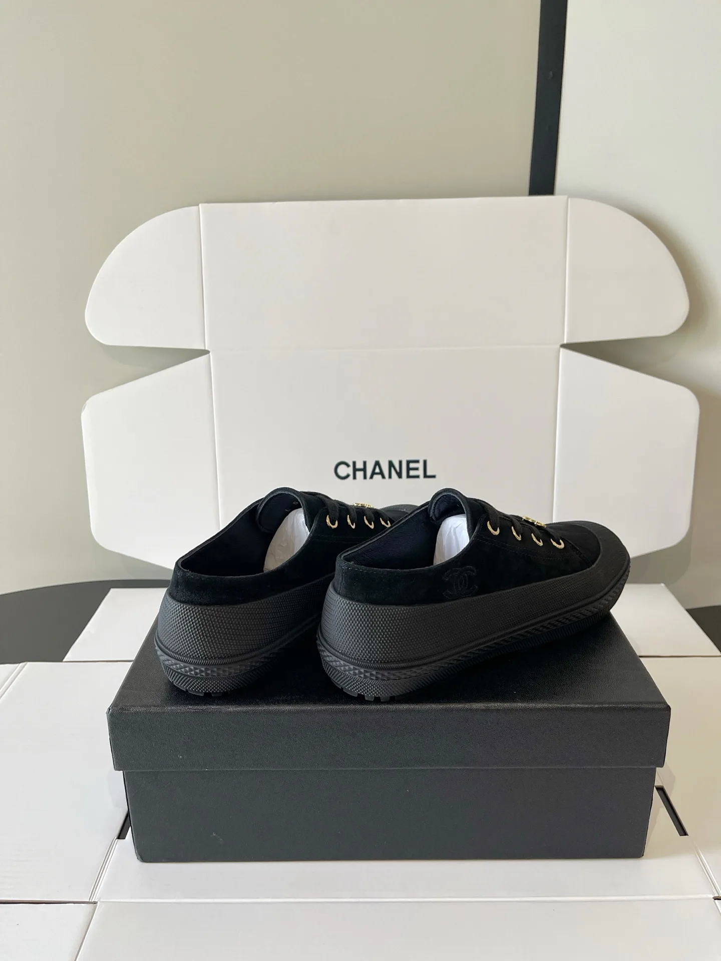 Women's Sneakers CHANEL 18437965