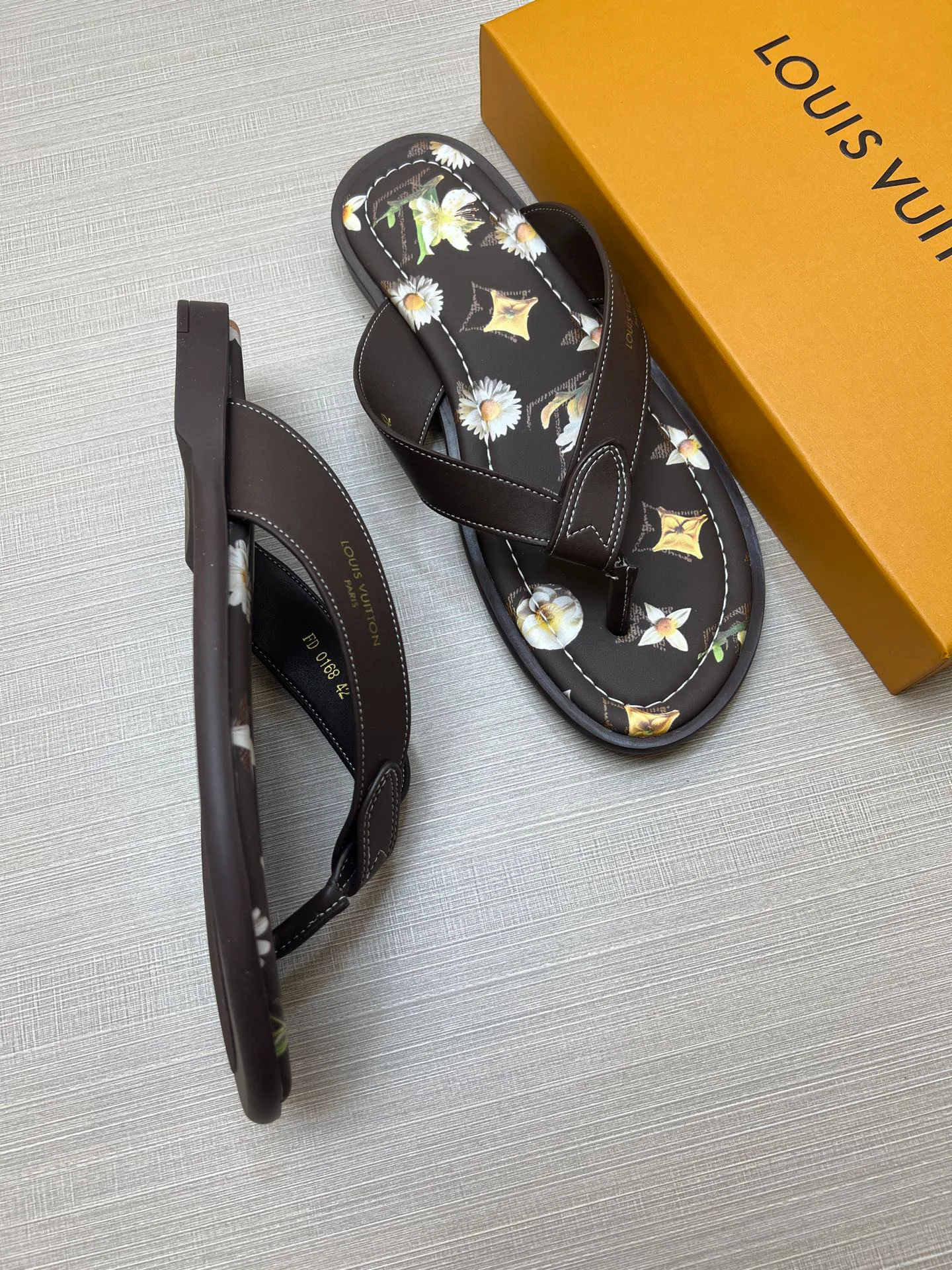 Men's Flip-Flops LOUIS VUITTON 17078845