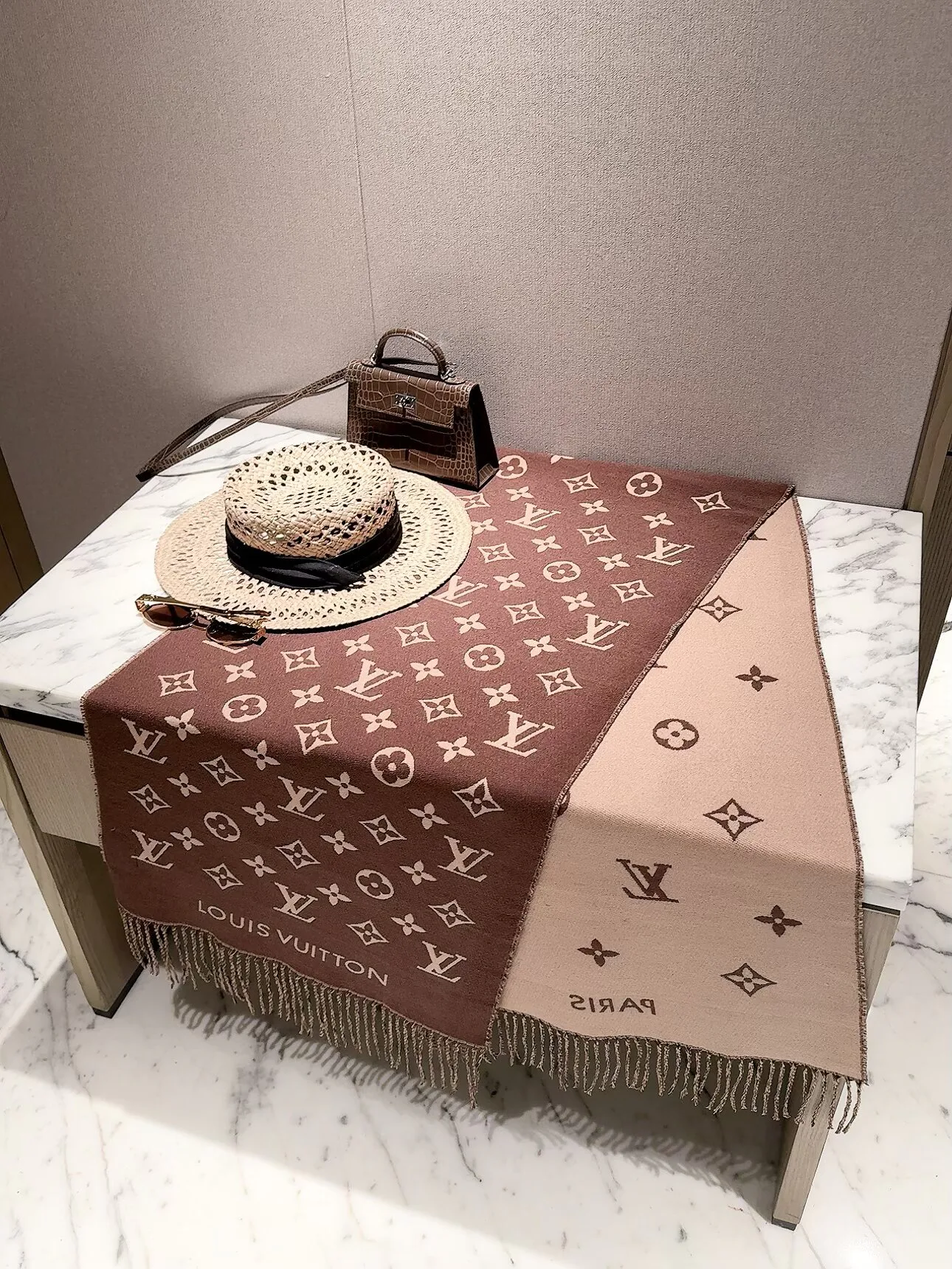 Scarves LOUIS VUITTON 18322602
