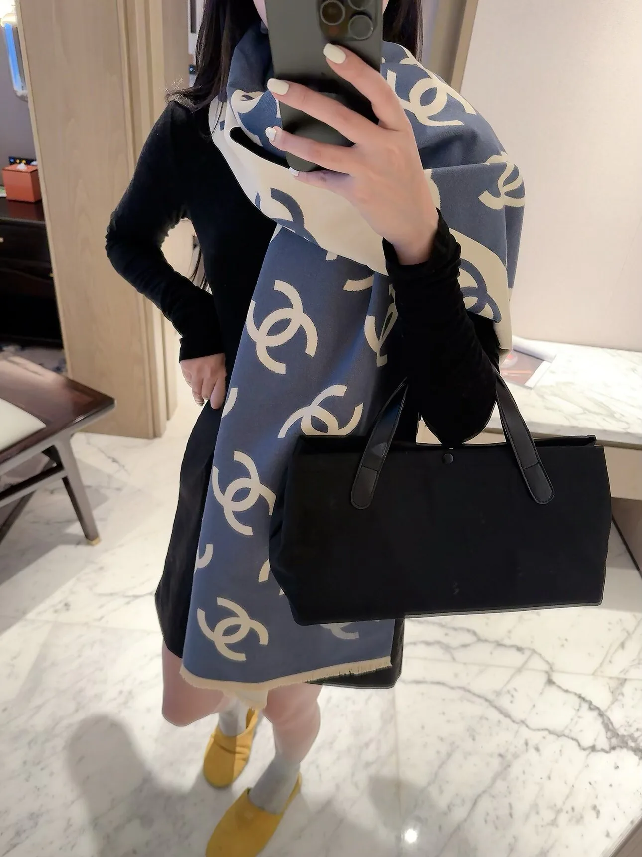 Scarves CHANEL 18003000