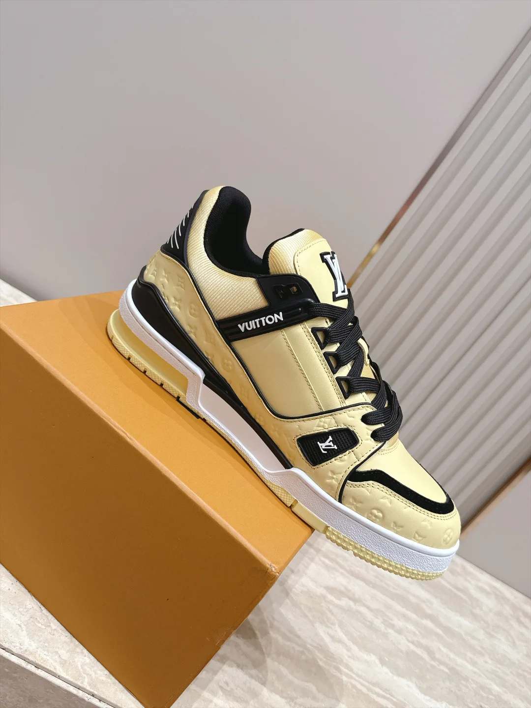 Women's Sneakers LOUIS VUITTON 17866564