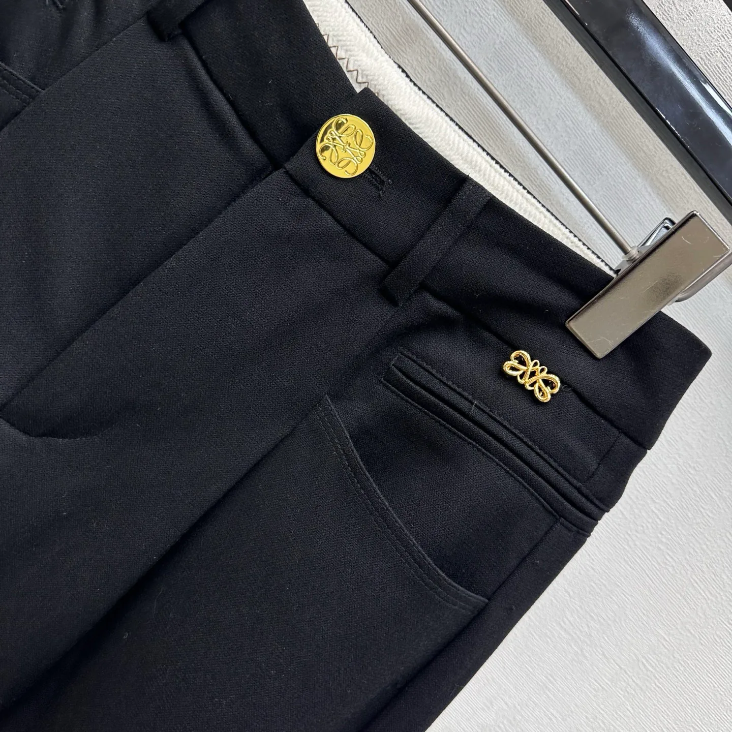 Women's Trousers LOEWE 18022975
