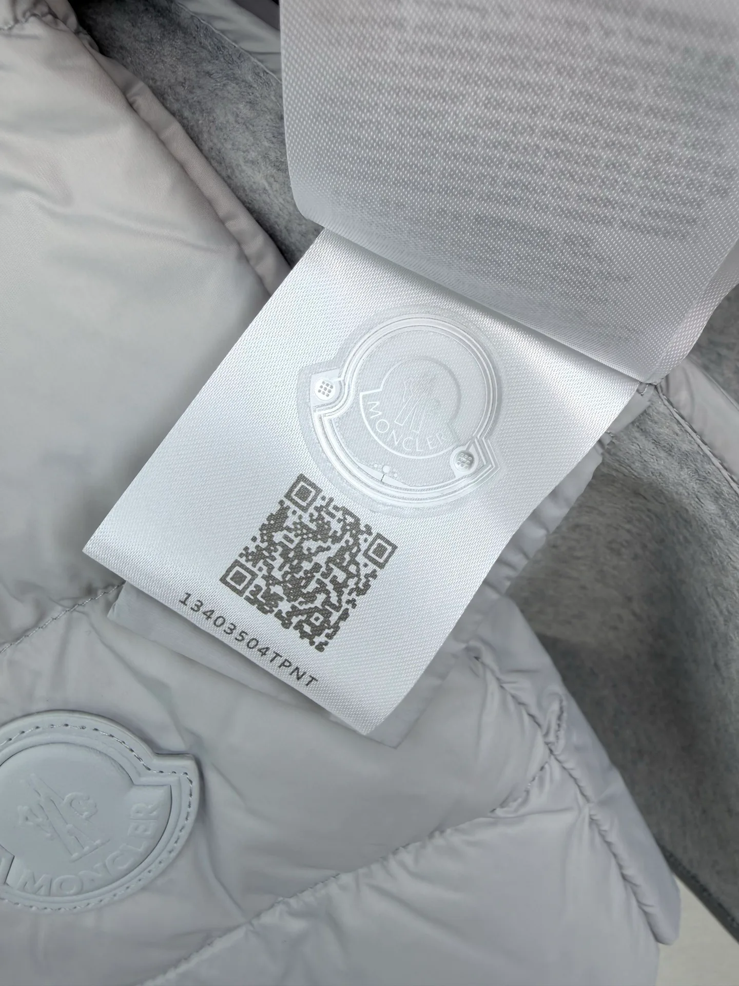 Women's Jackets And Down Jackets MONCLER 18408002