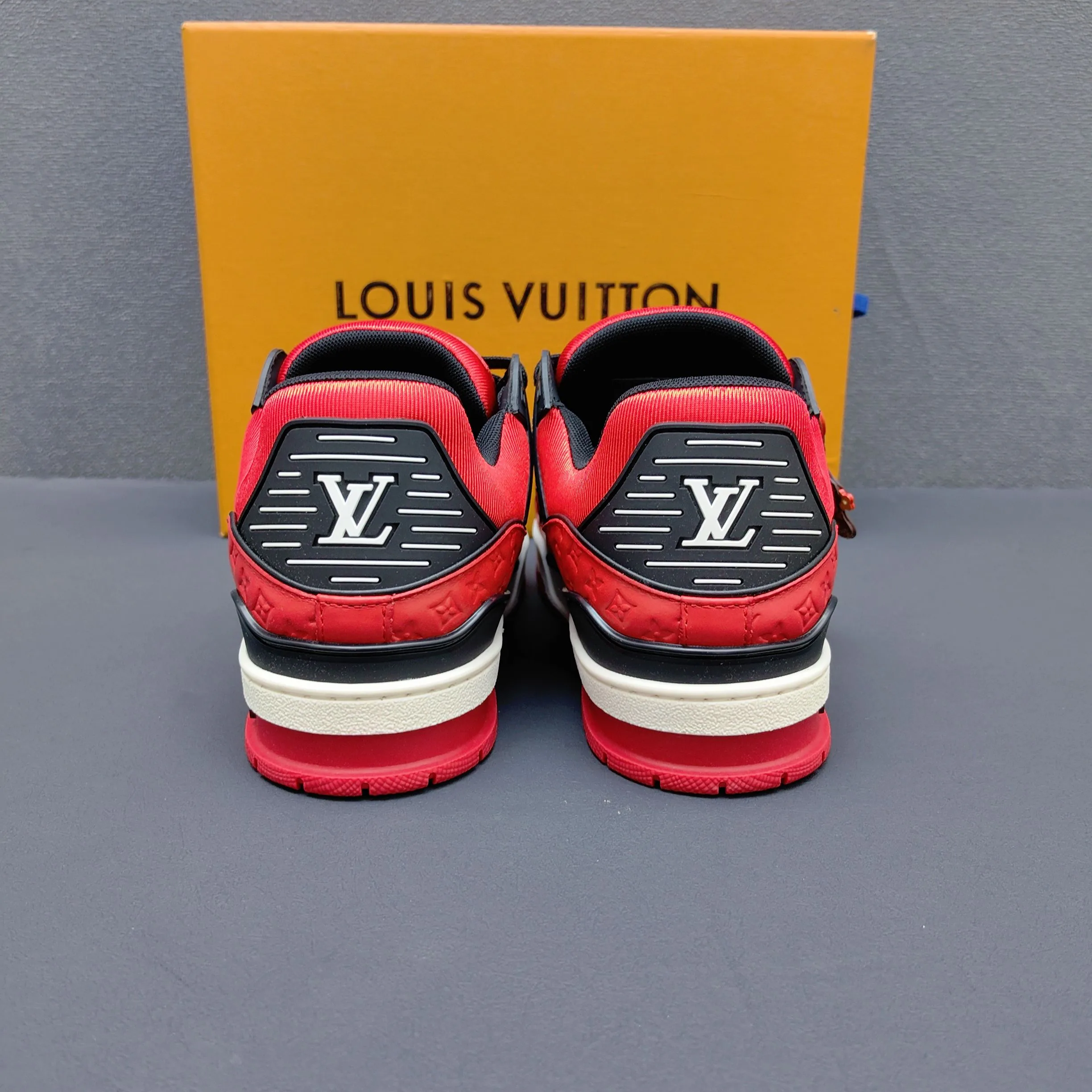 Women's Sneakers LOUIS VUITTON 17725109
