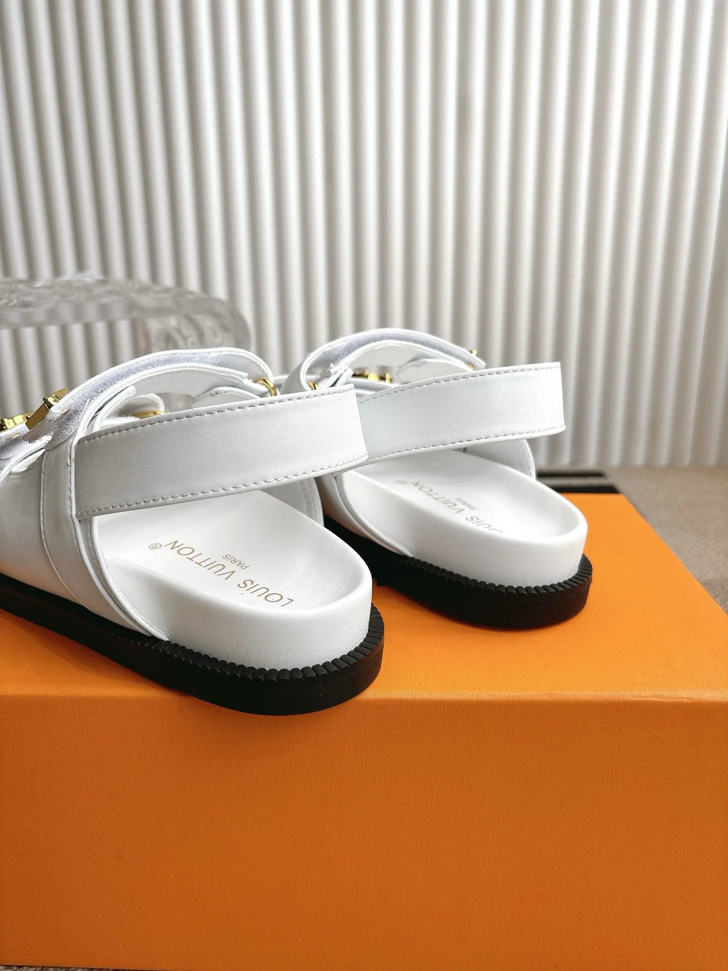 Women's Open-Toe Sandals LOUIS VUITTON 17499604