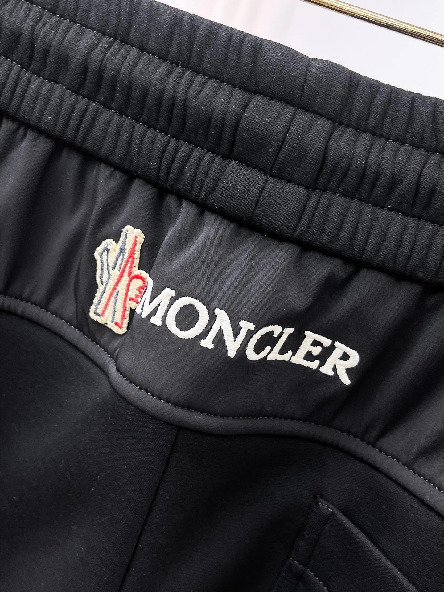 Men's Trousers MONCLER 18197319