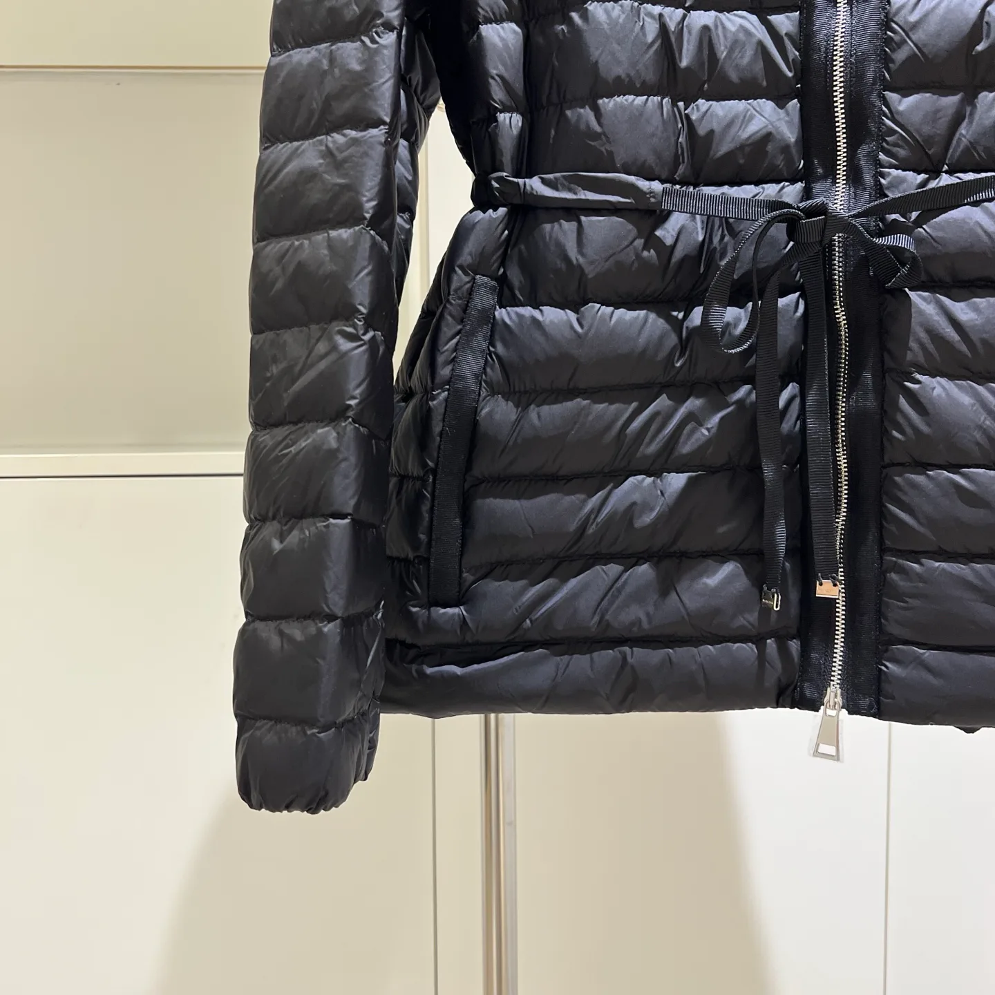 Women's Jackets And Down Jackets MONCLER 18180089