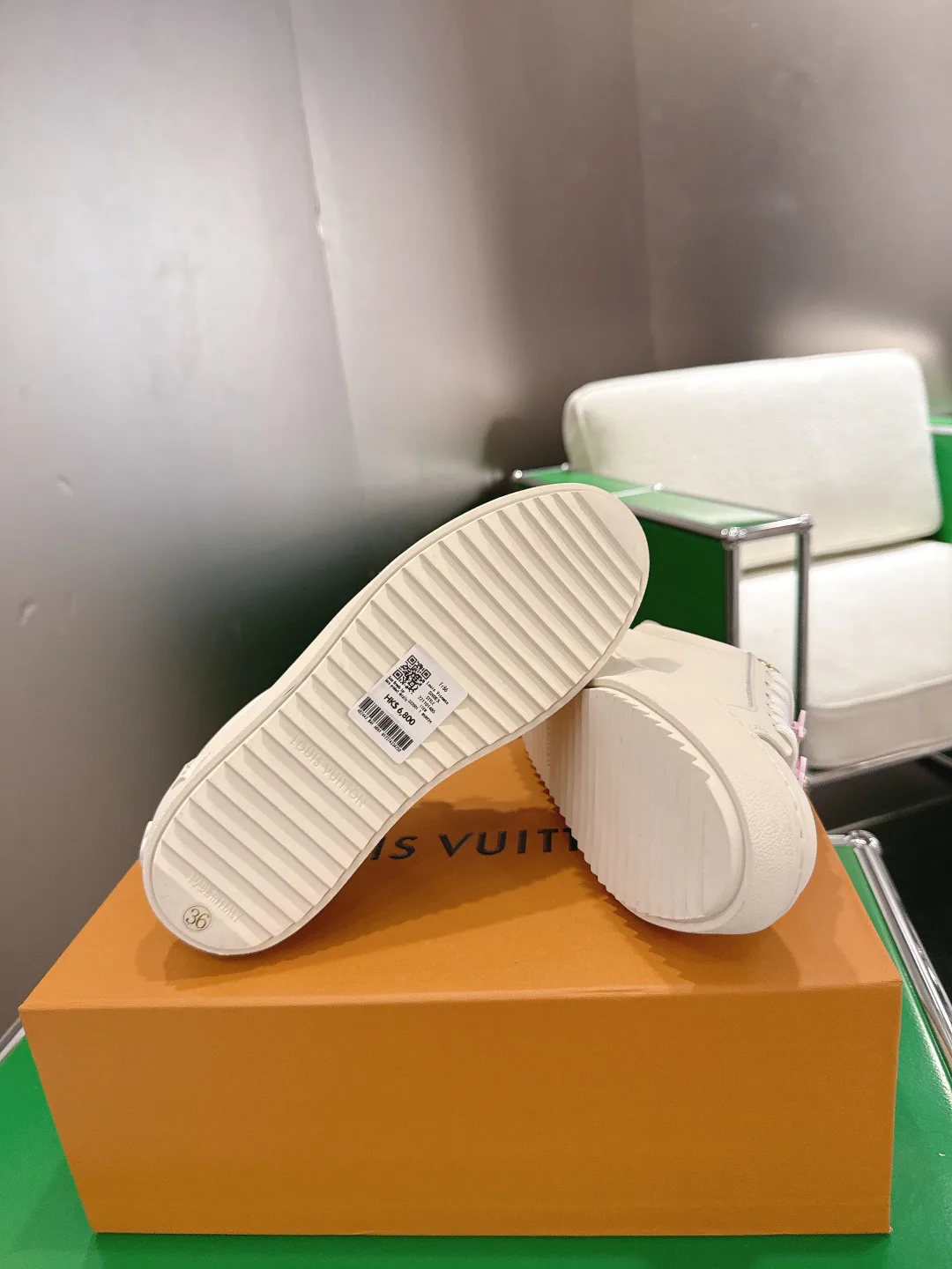 Кроссовки Женские Louis Vuitton 18677708
