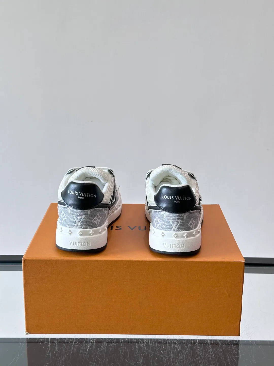 Men's Sneakers LOUIS VUITTON 17439944