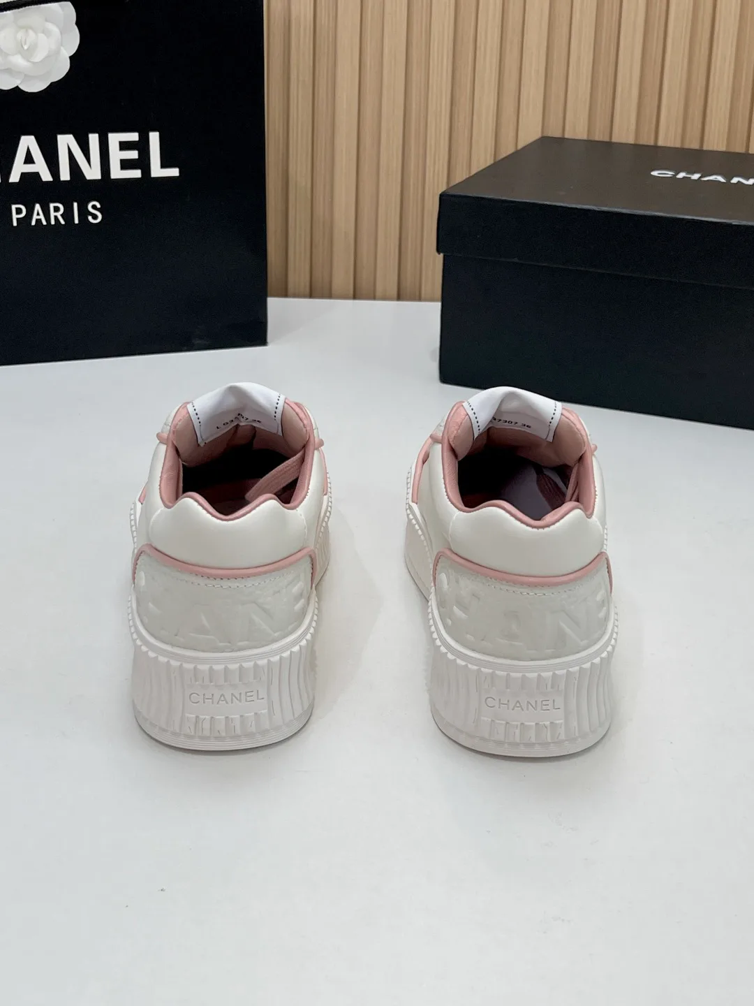 Women's Sneakers CHANEL 18367097