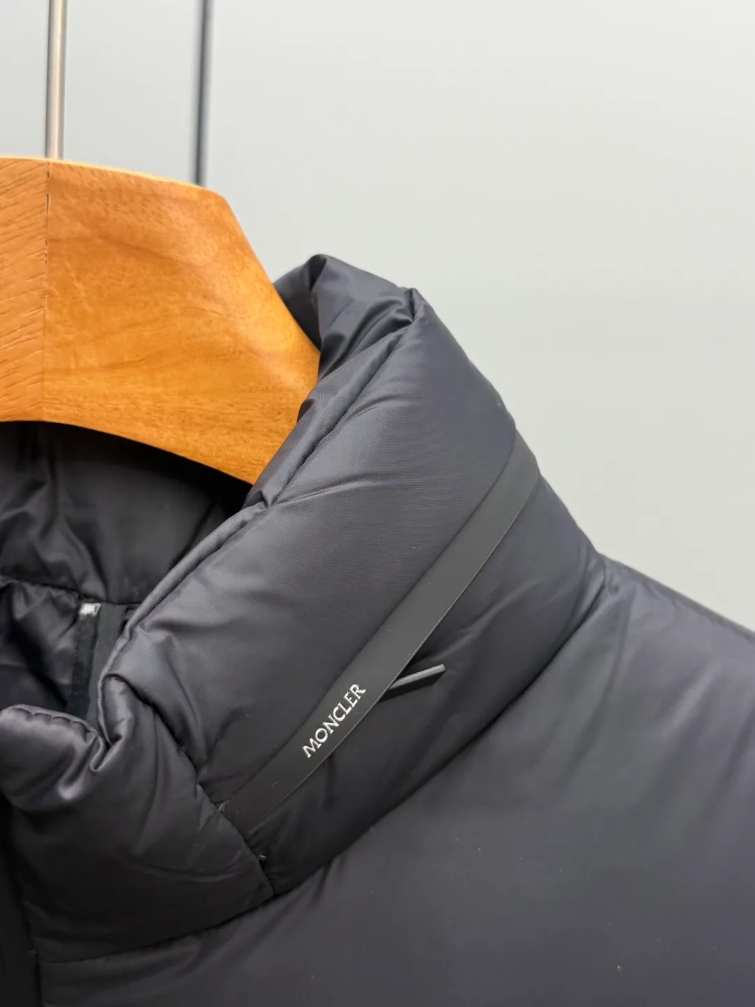 Men's Jackets And Down Jackets MONCLER 18330227