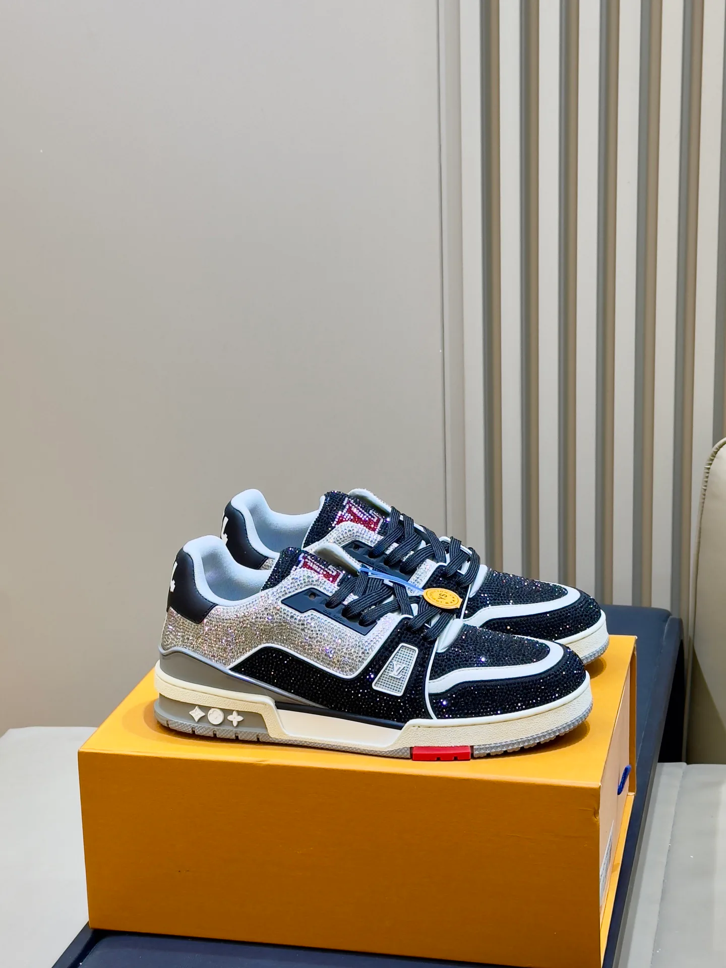 Women's Sneakers LOUIS VUITTON 18073555