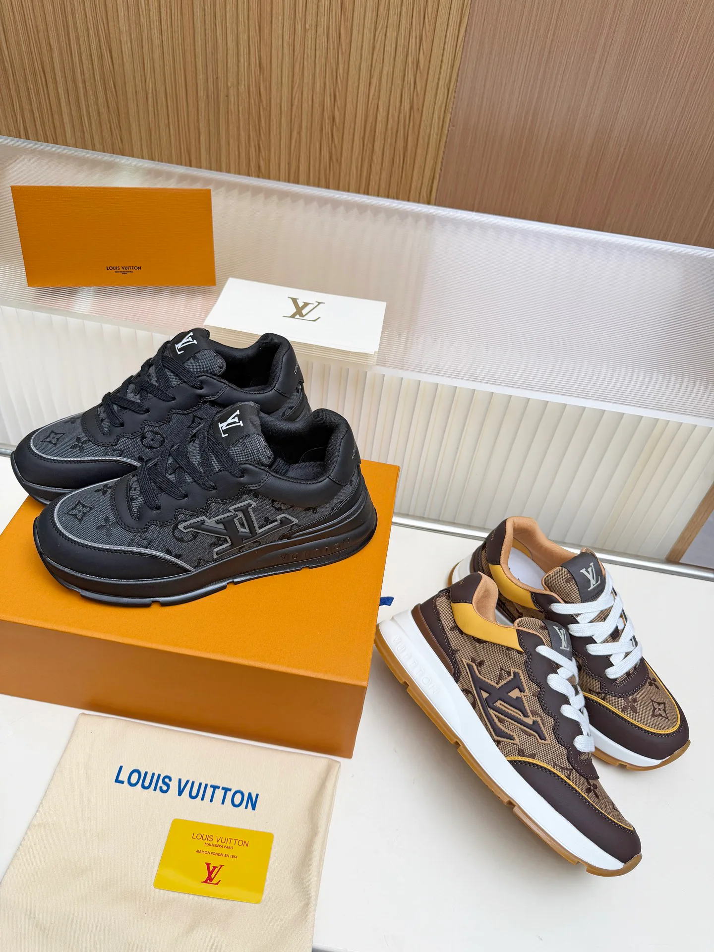 Women's Sneakers LOUIS VUITTON 18212251