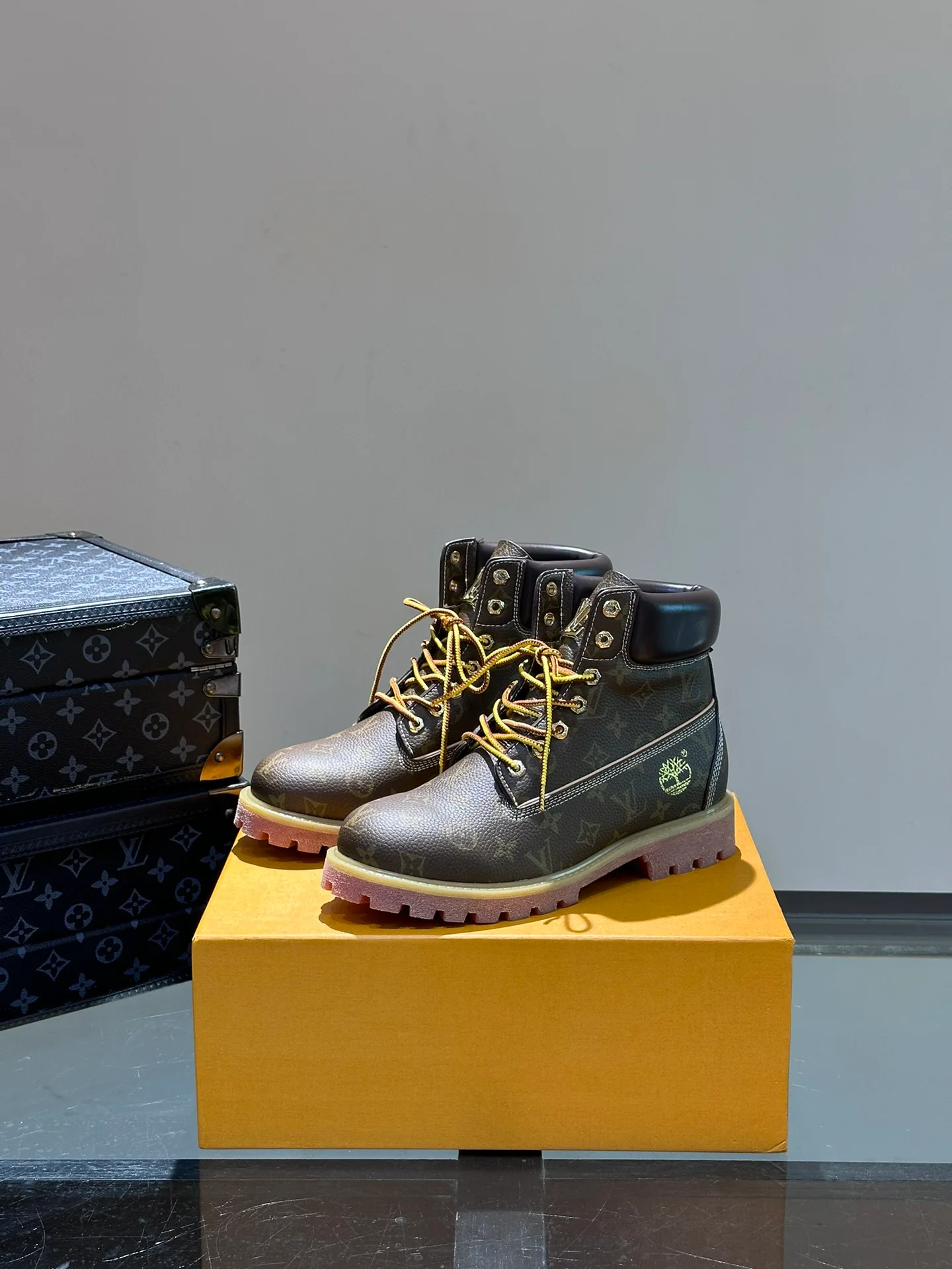 Men's Ankle Boots LOUIS VUITTON 17955336