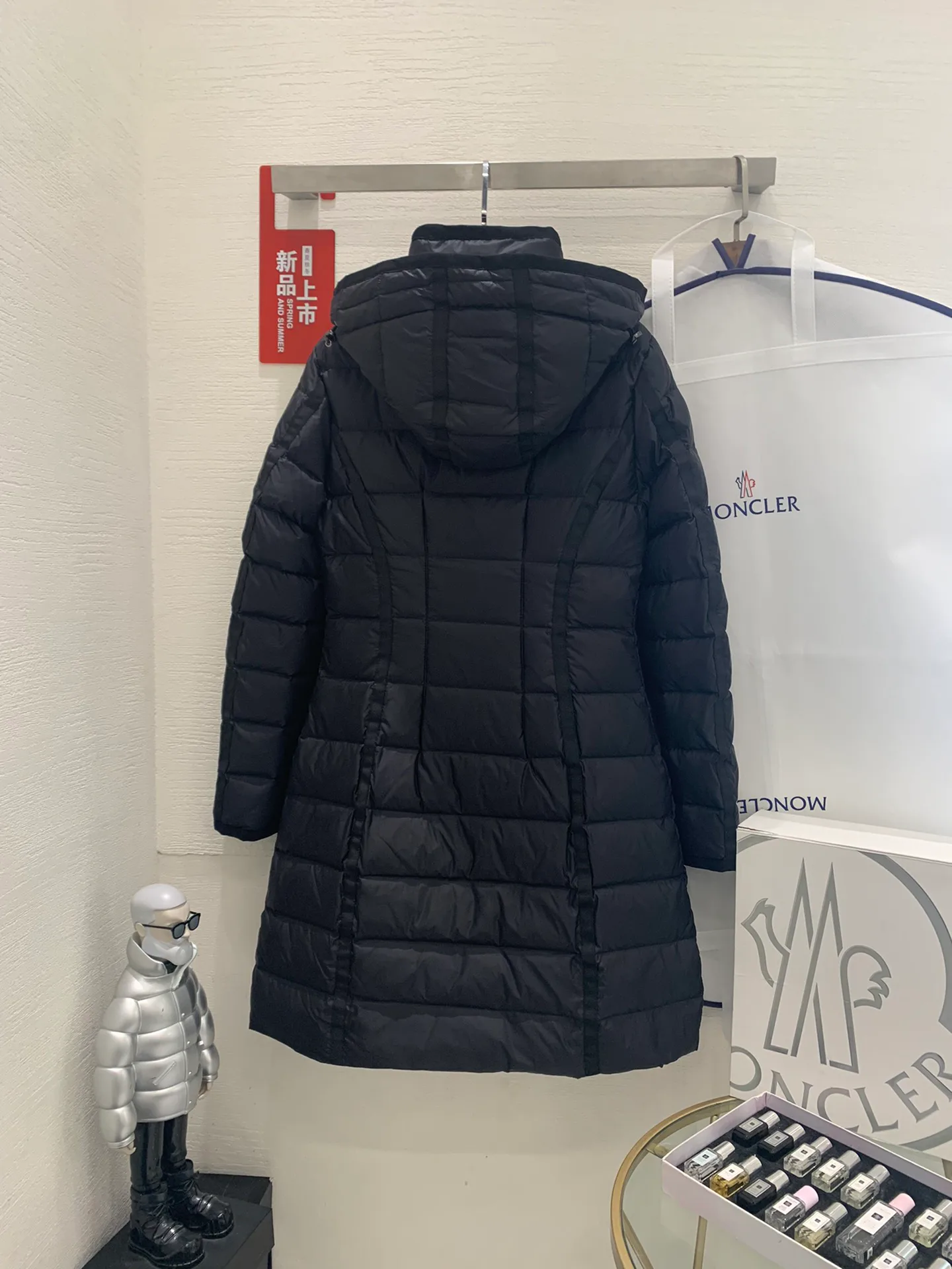 Women's Jackets And Down Jackets MONCLER 17913968