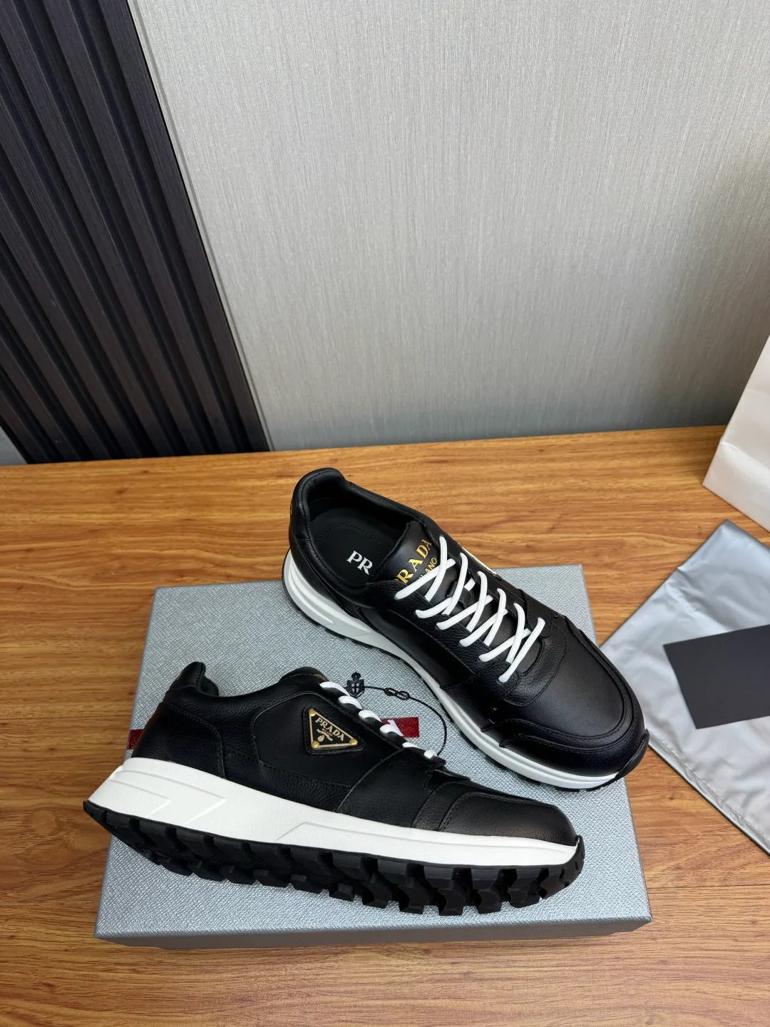 Men's Sneakers PRADA 18418641