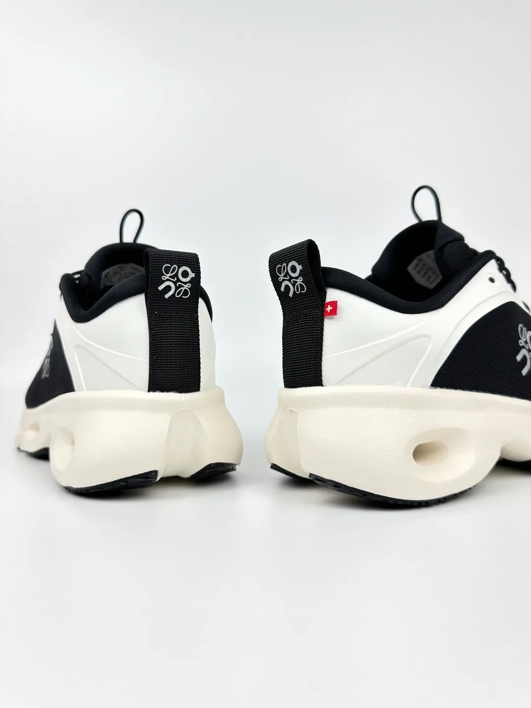 Women's Sneakers LOEWE 18101031