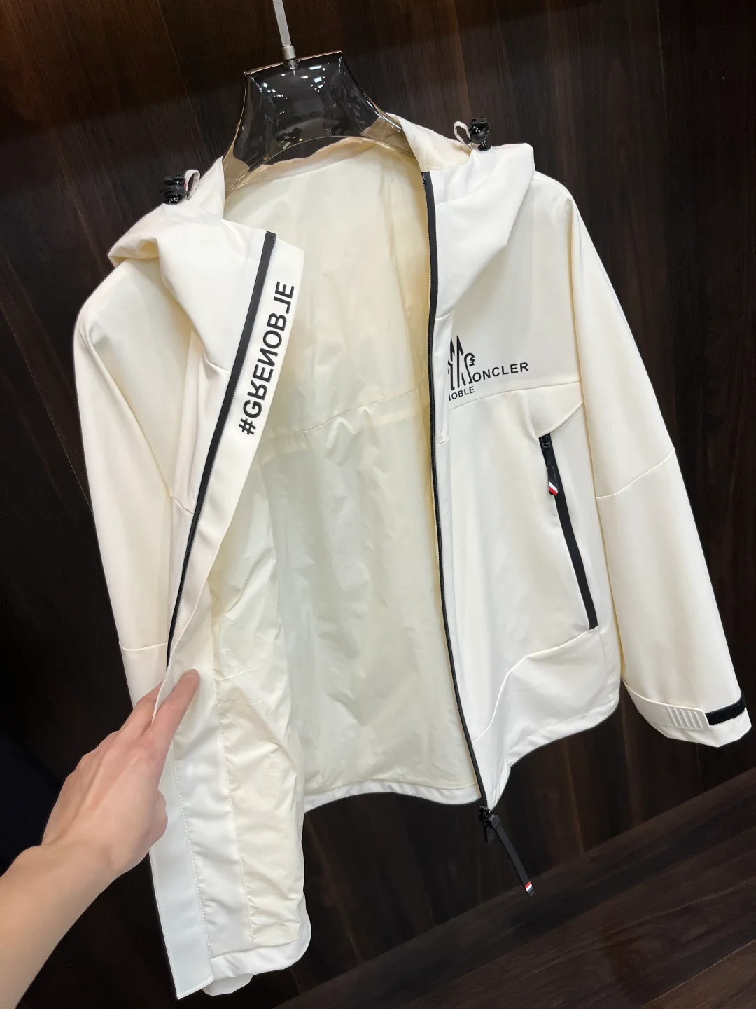 Куртки И Пуховики Мужские Moncler 18659510