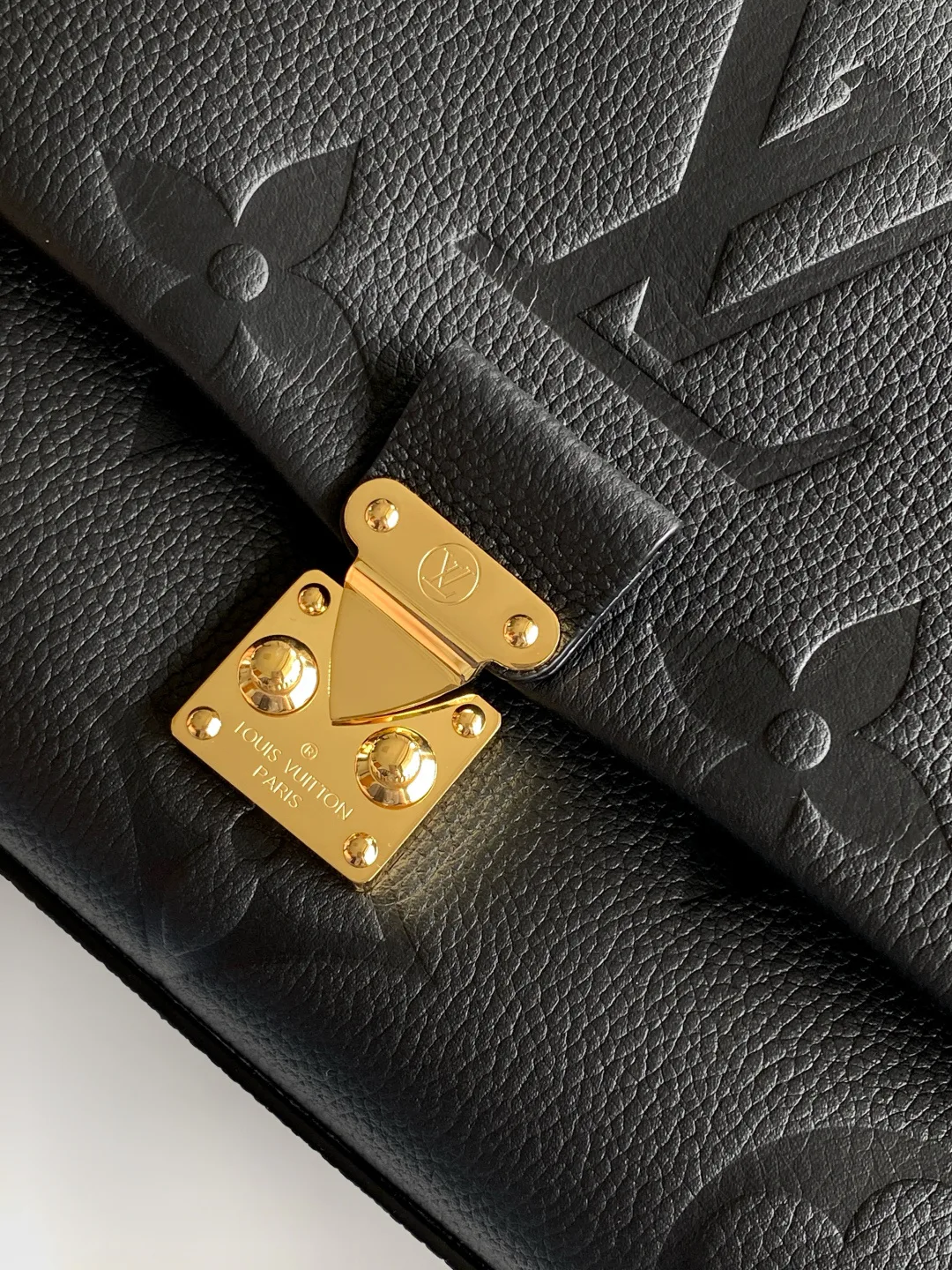 Women's Classic Handbags LOUIS VUITTON 18520974