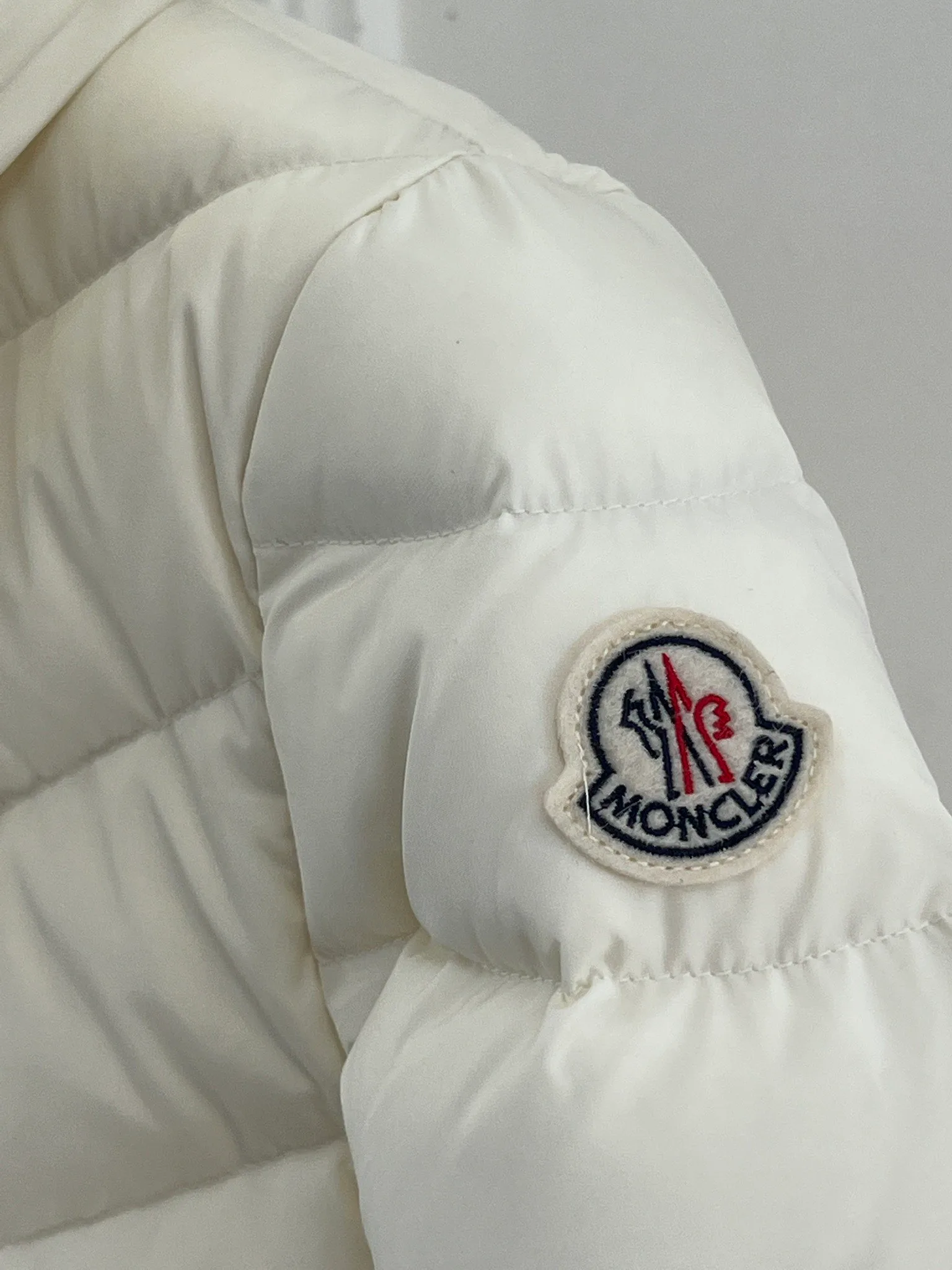Women's Jackets And Down Jackets MONCLER 18416189
