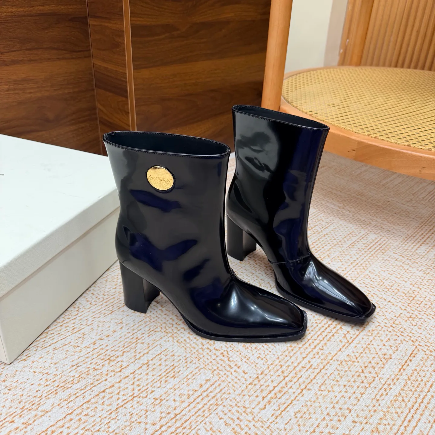 Women's Booties SAINT LAURENT 18104628