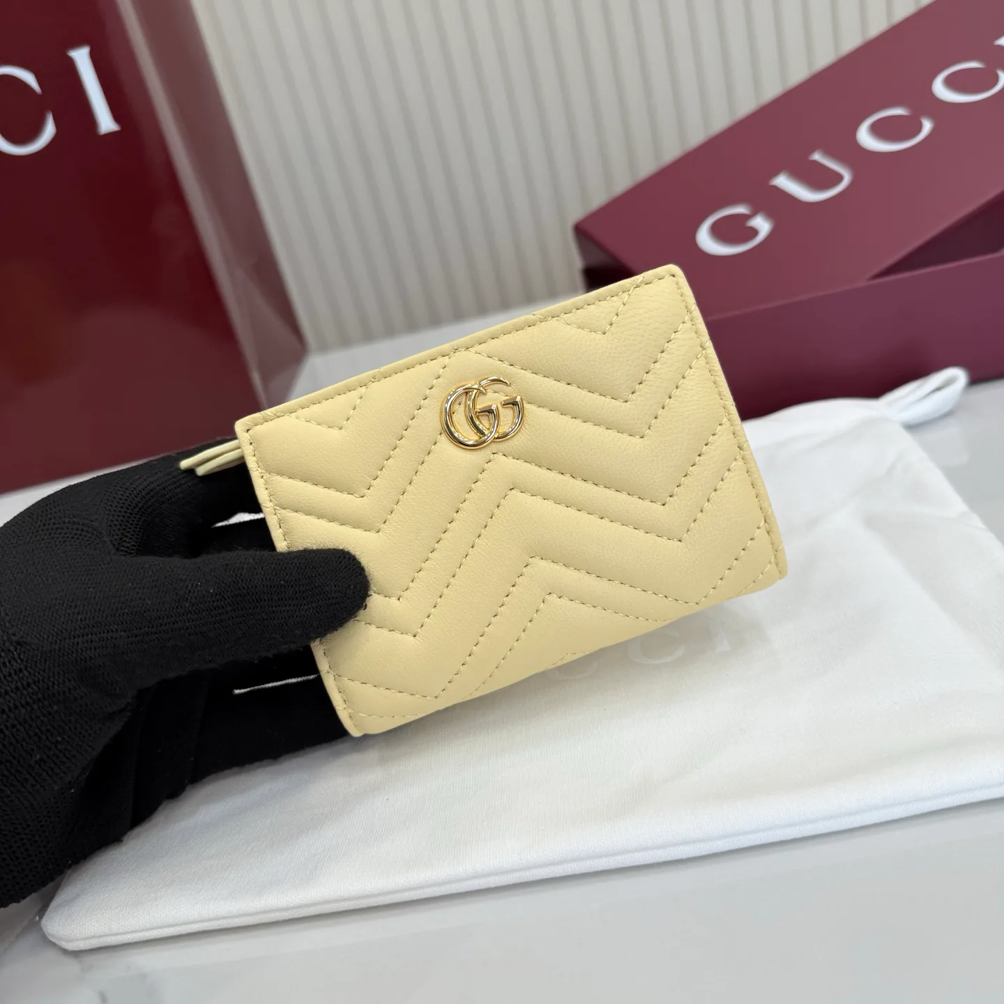 Women's Clutches GUCCI 17948236