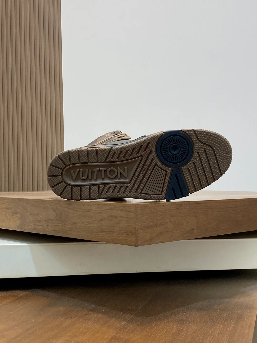 Men's Sneakers LOUIS VUITTON 17862442