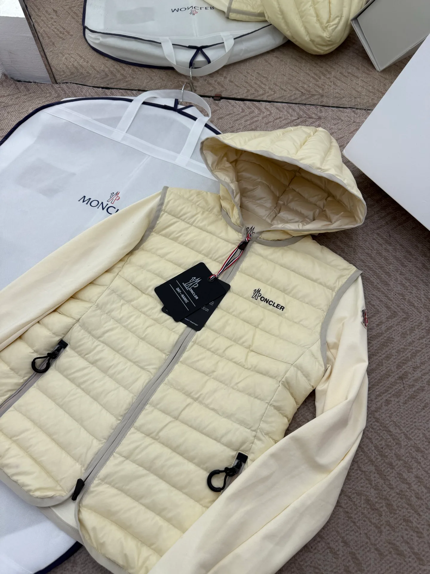 Women's Jackets And Down Jackets MONCLER 17922014