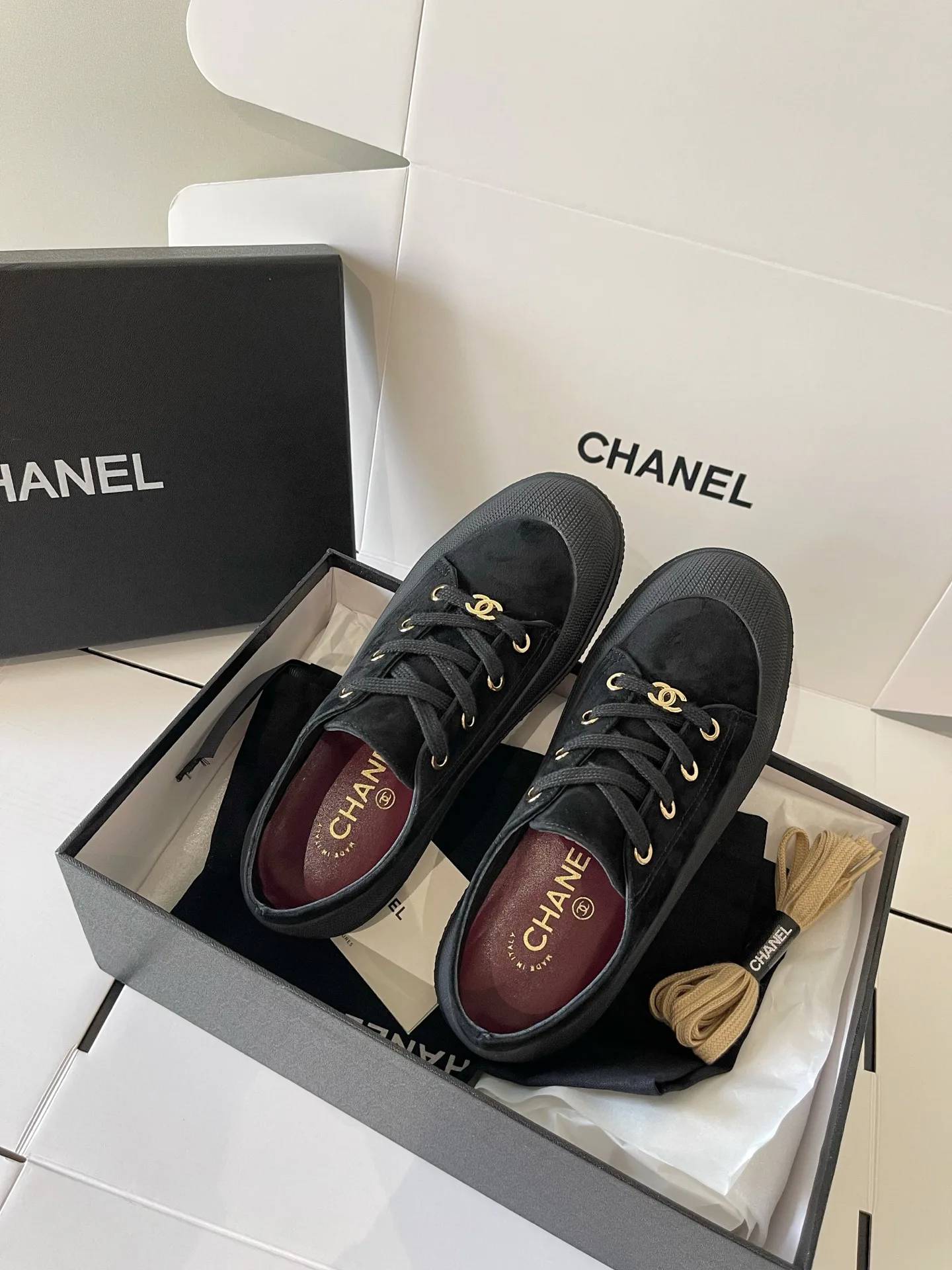 Women's Sneakers CHANEL 18437965