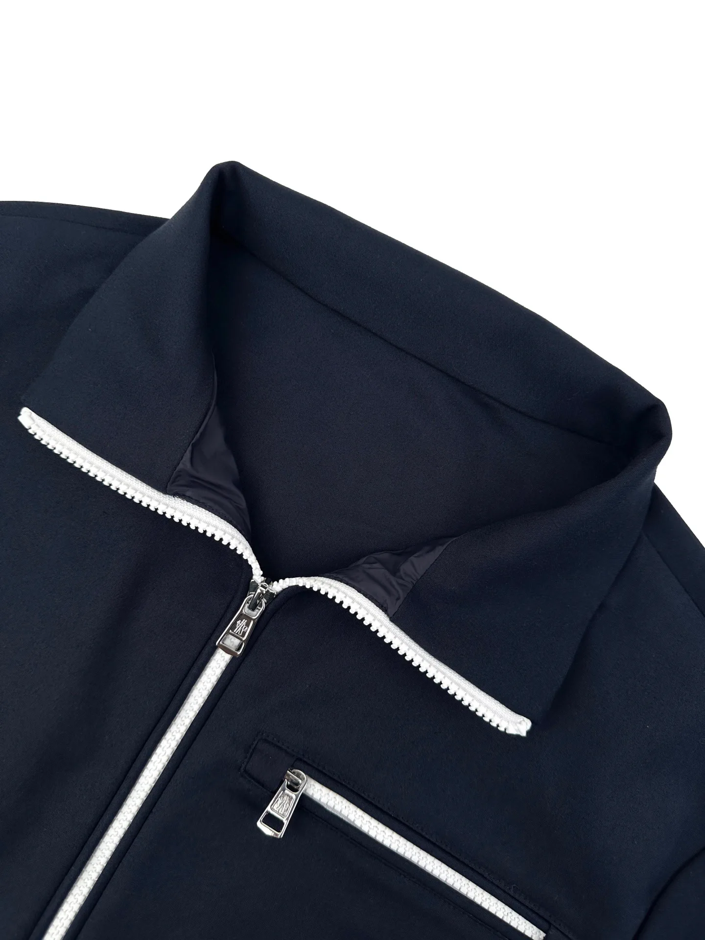 Women's Jackets And Down Jackets MONCLER 18487142