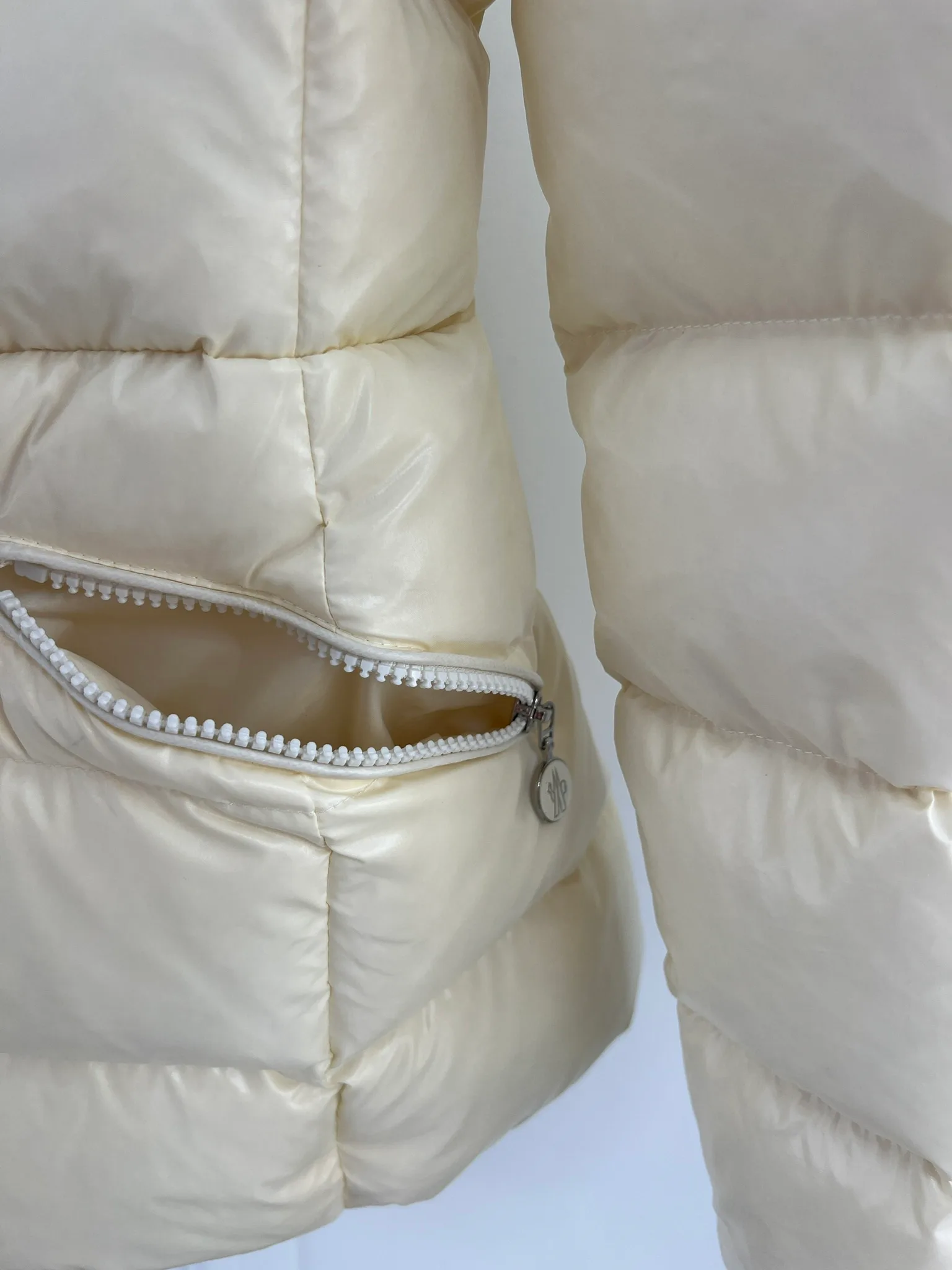 Women's Jackets And Down Jackets MONCLER 18416193