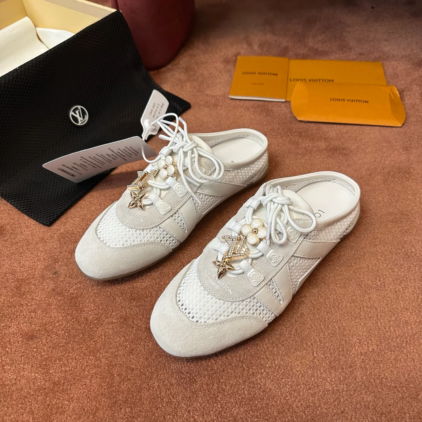 Women's Sneakers LOUIS VUITTON 18120470