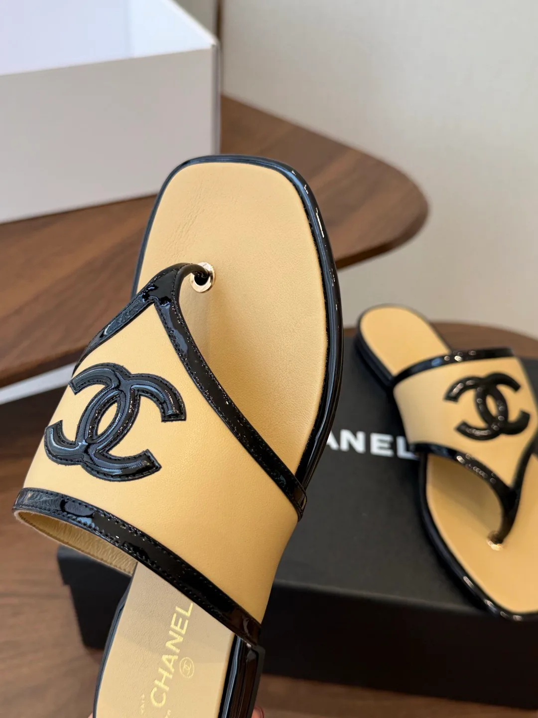 Women's Flip-Flops CHANEL 17829801