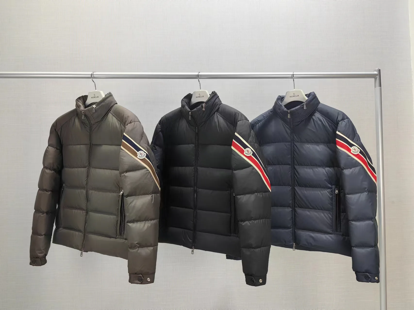 Women's Jackets And Down Jackets MONCLER 17901134