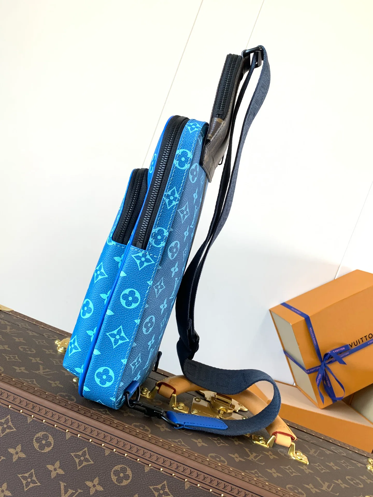 Women's Shoulder Bags LOUIS VUITTON 17948722