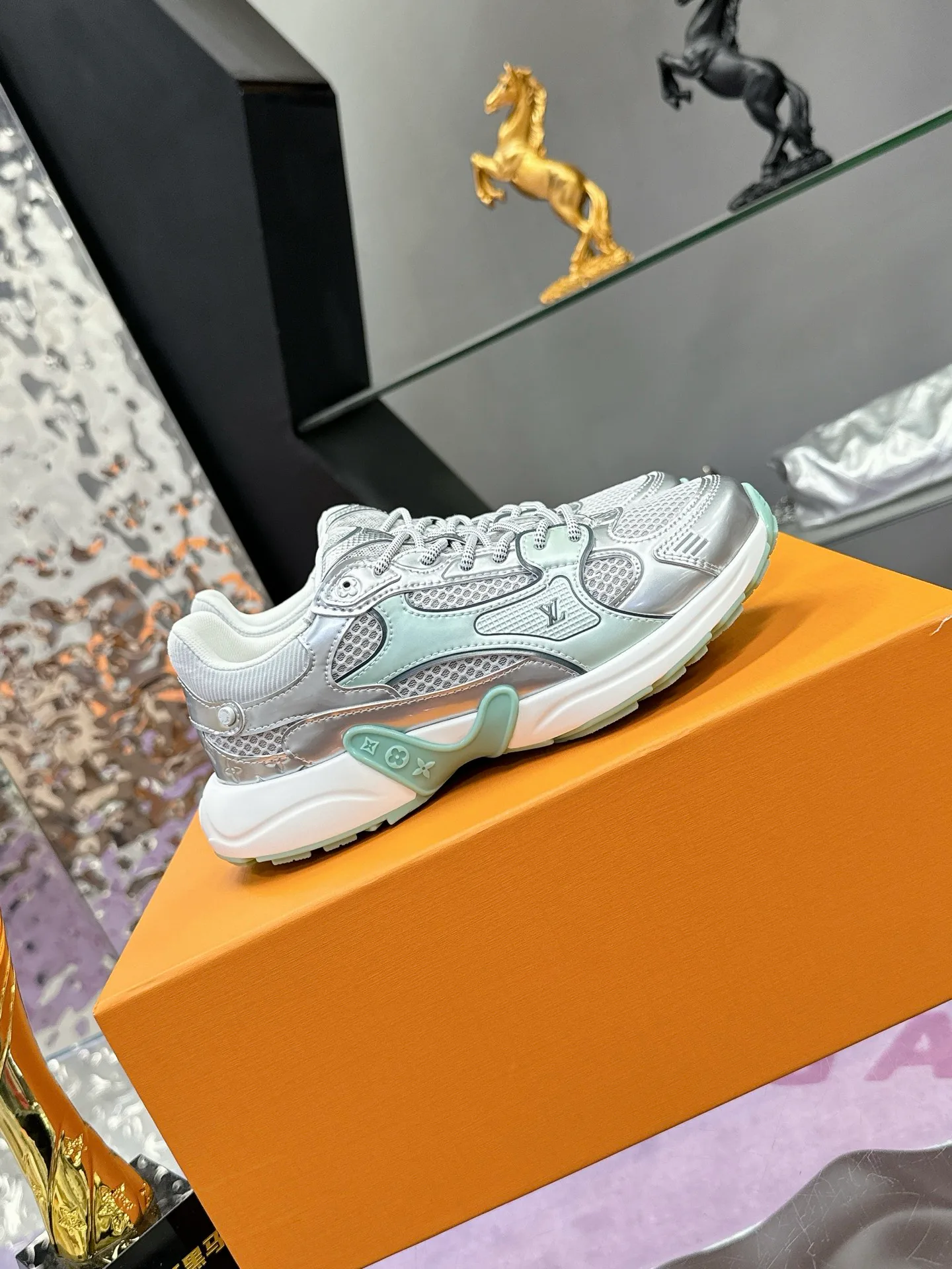 Women's Sneakers LOUIS VUITTON 17530432