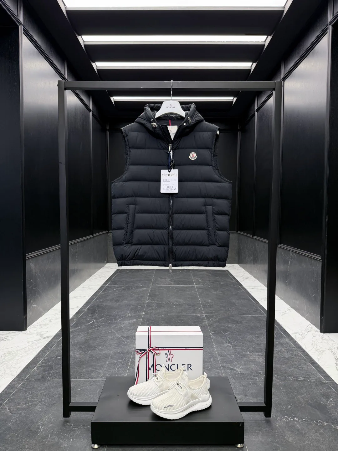 Men's Vests MONCLER 18416851