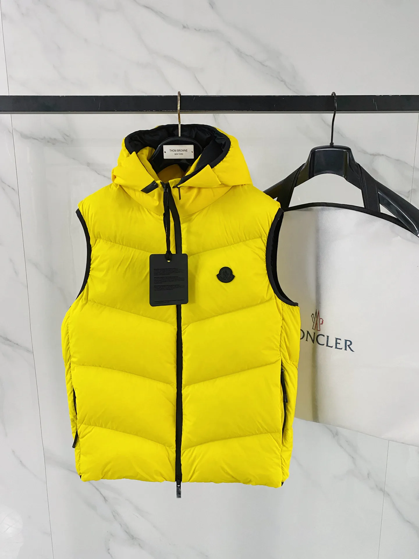 Men's Vests MONCLER 18007652