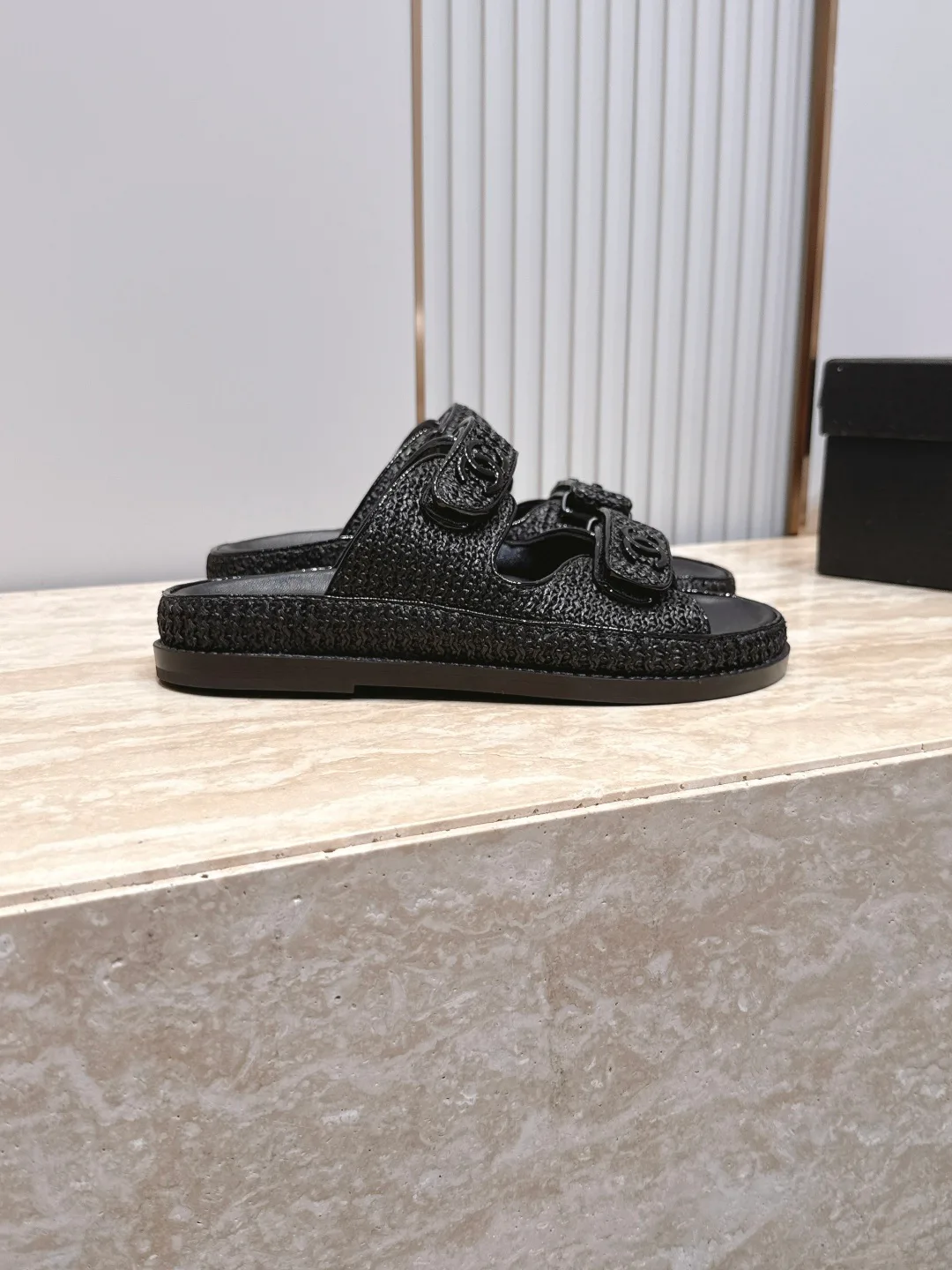 Women's Flip-Flops CHANEL 17336038