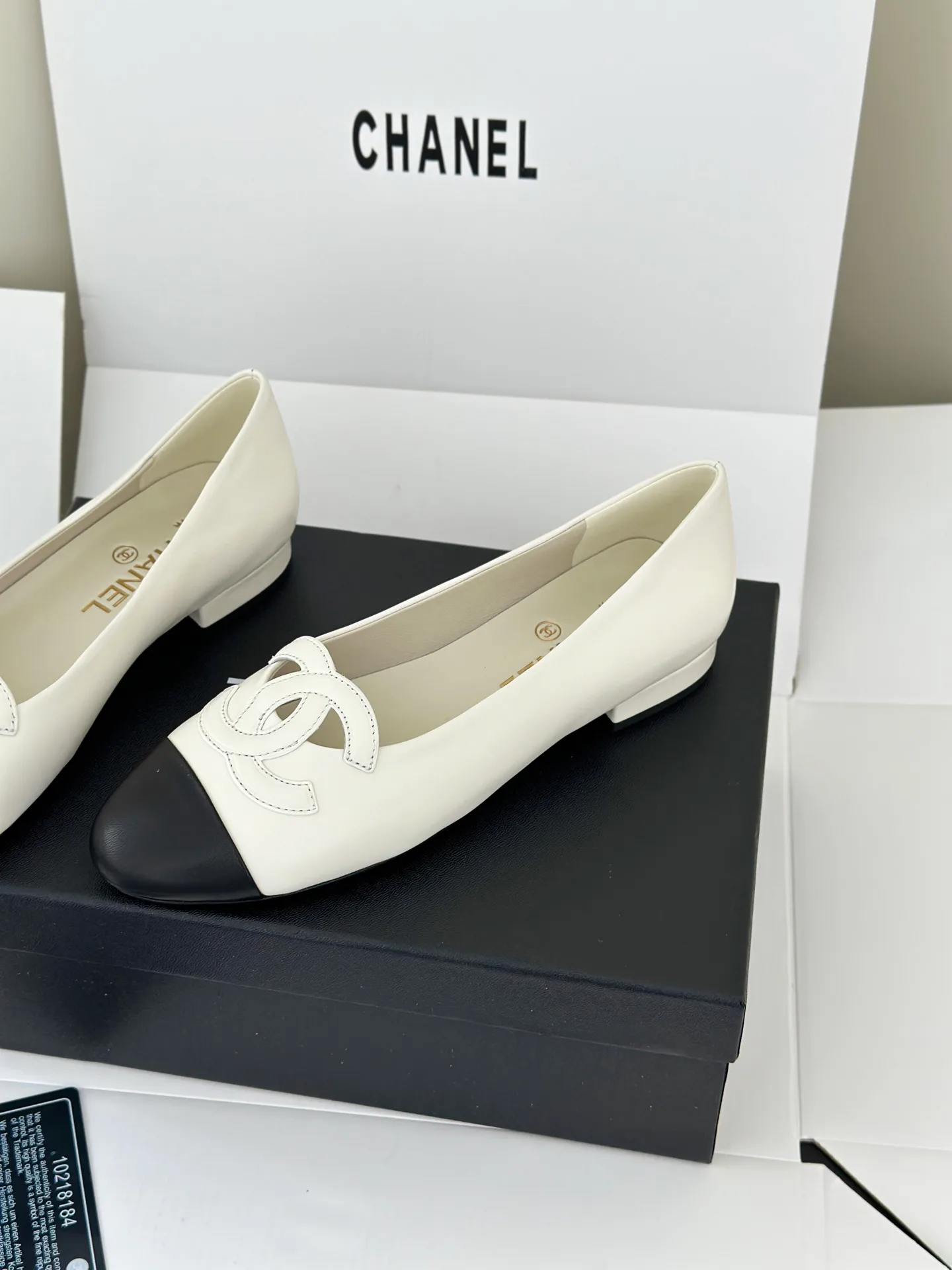 Women's Ballet Flats CHANEL 18143031