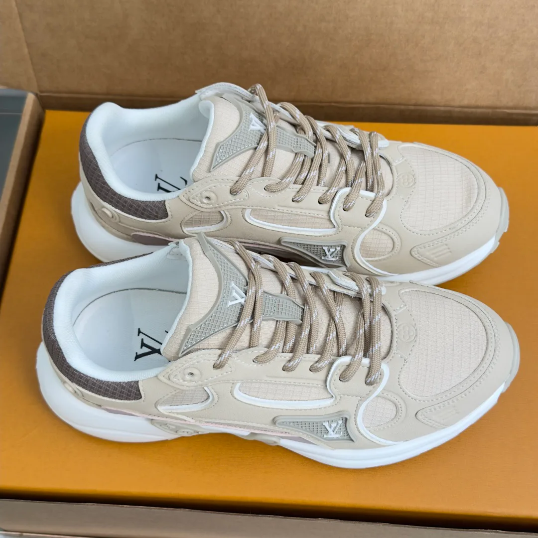 Women's Sneakers LOUIS VUITTON 18463937