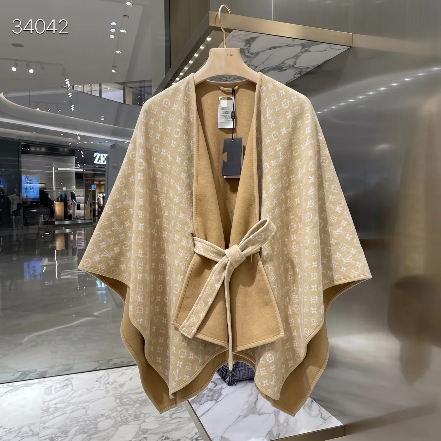 Women's Coats LOUIS VUITTON 18262606