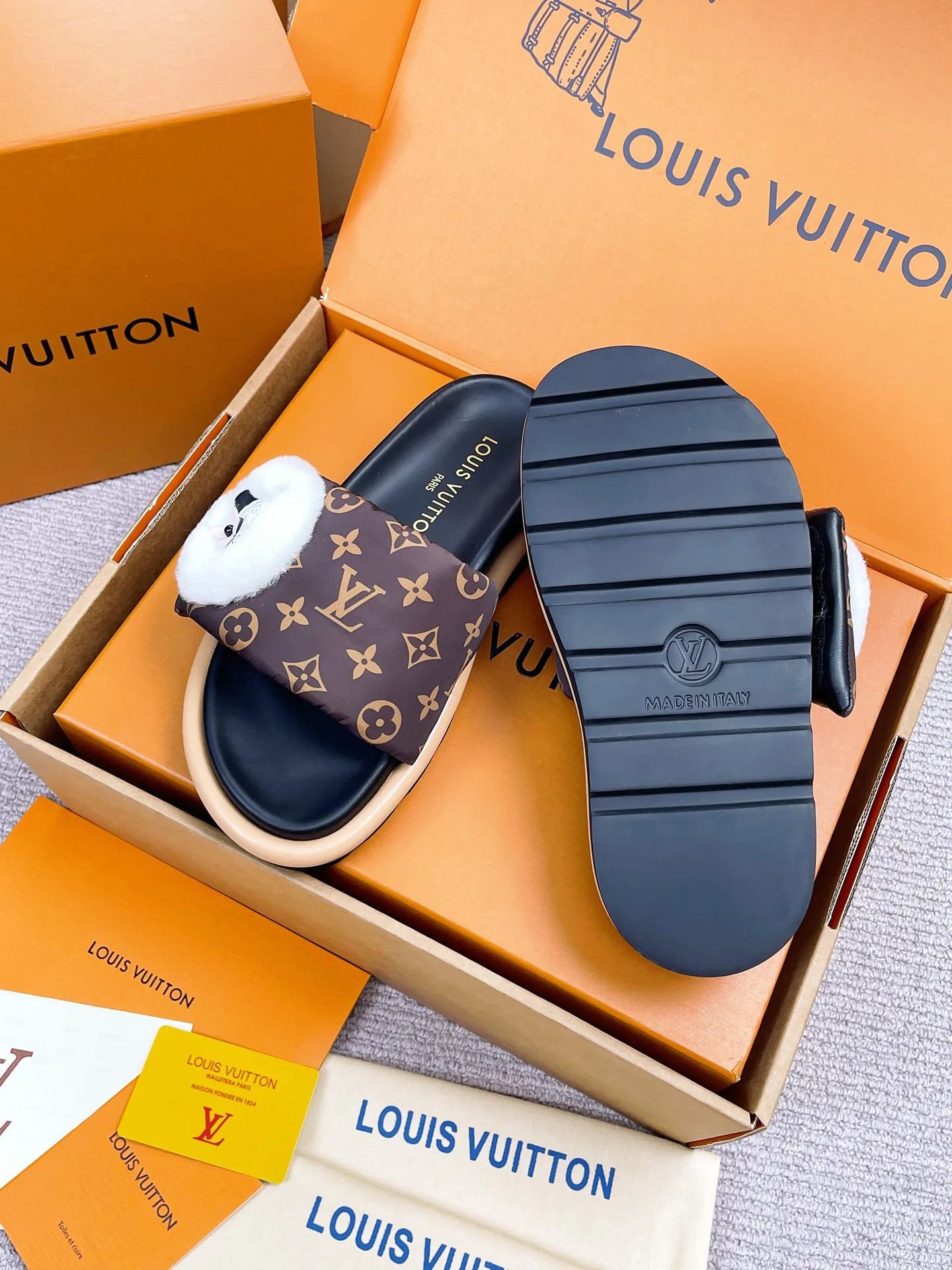 Women's Flip-Flops LOUIS VUITTON 18142868
