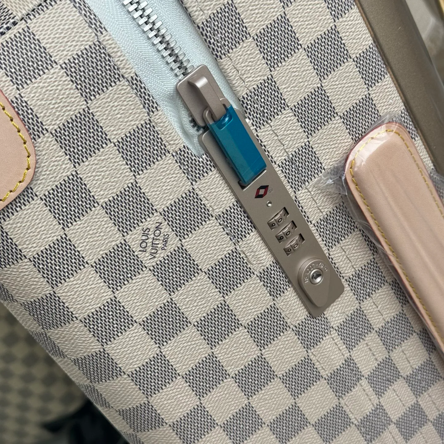 Suitcases LOUIS VUITTON 17675229